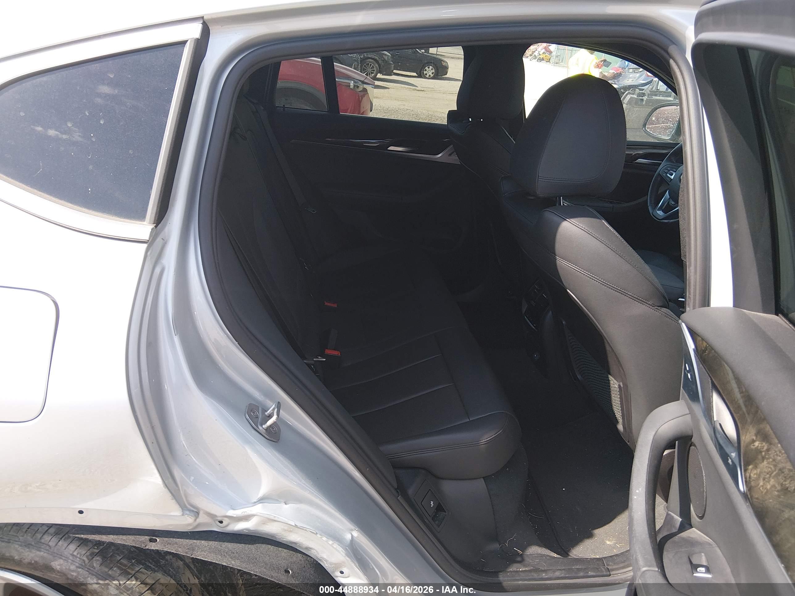 BMW X4 image 8