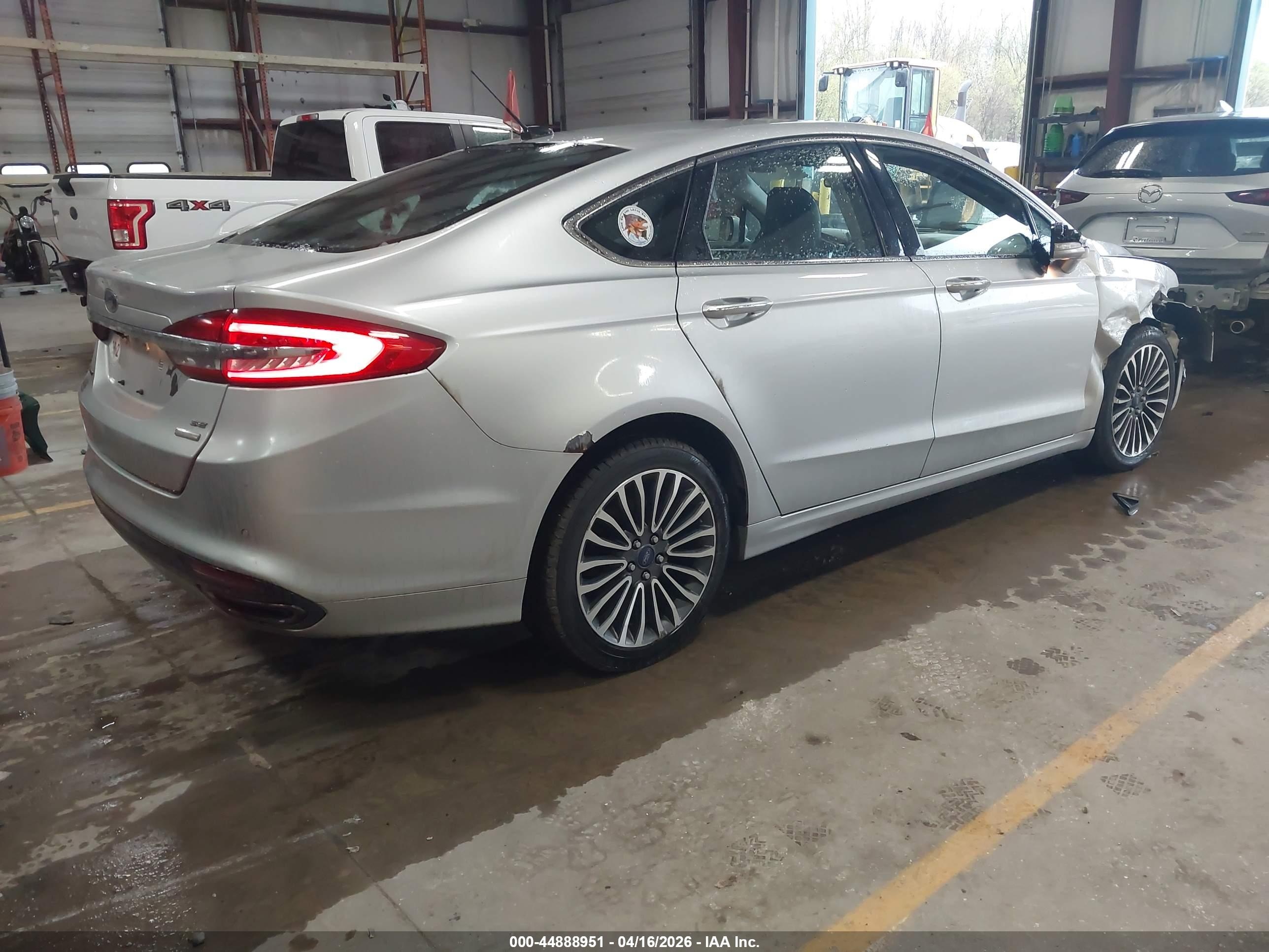 FORD FUSION image 4