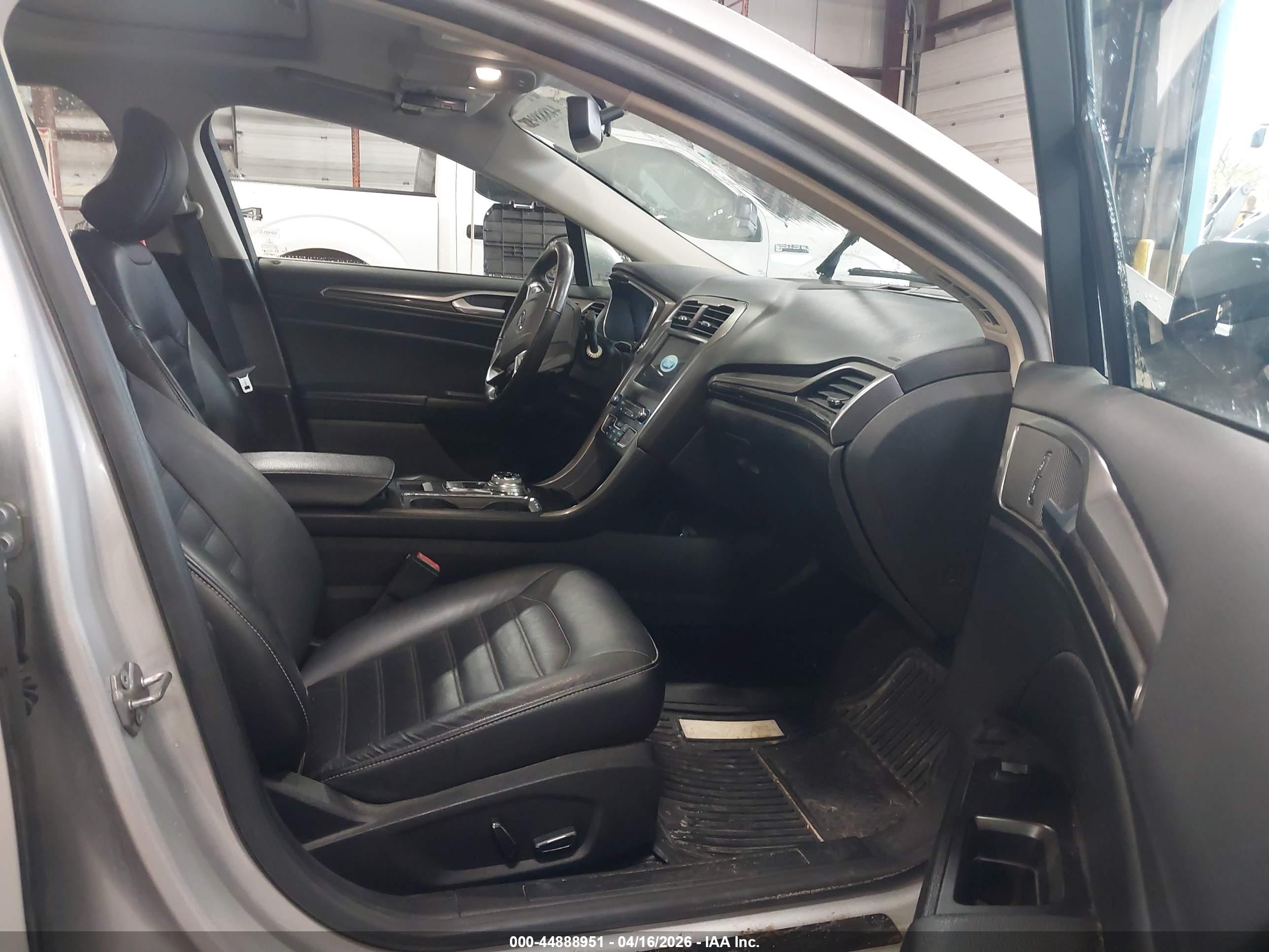 FORD FUSION image 5