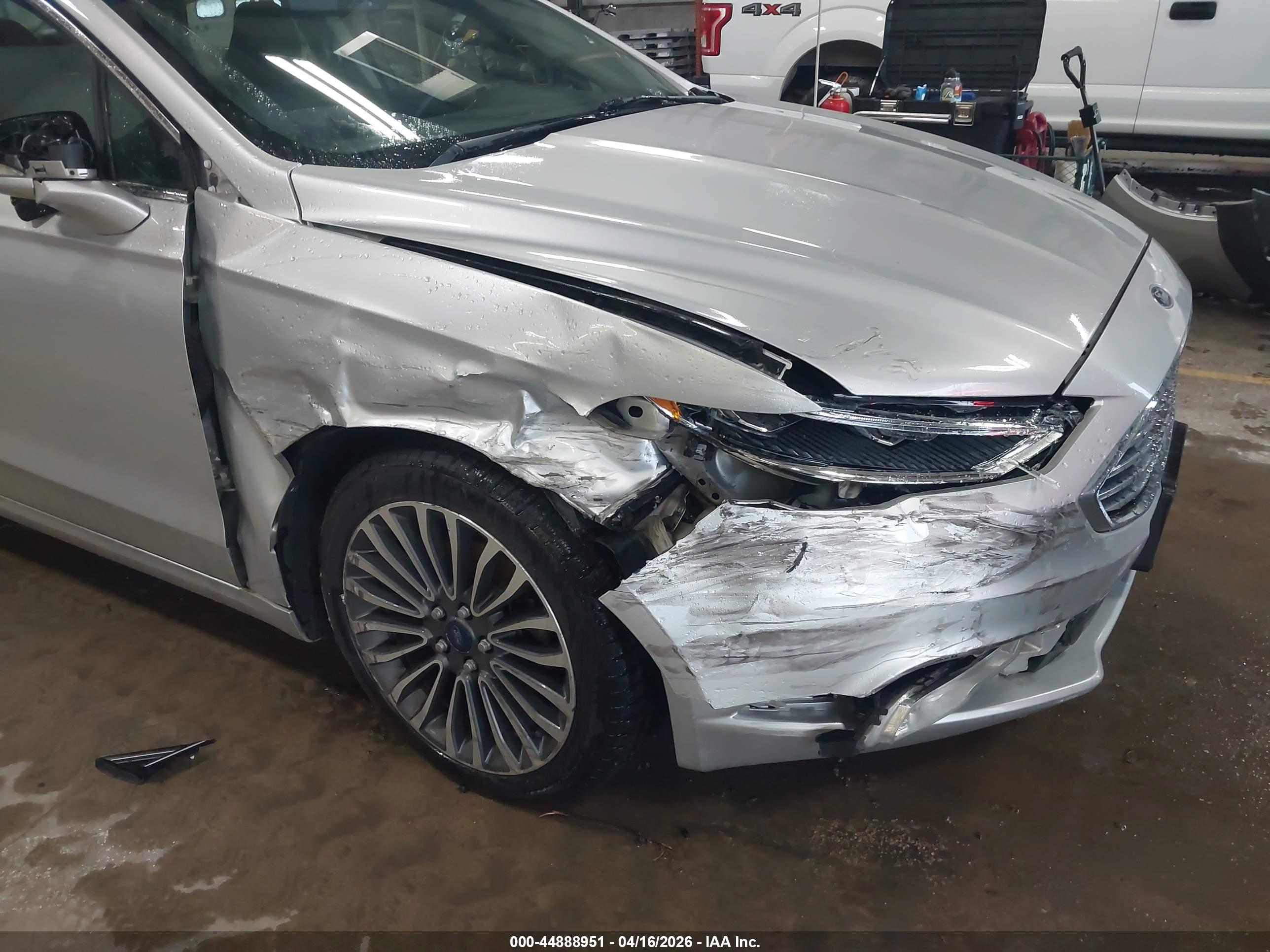 FORD FUSION image 6