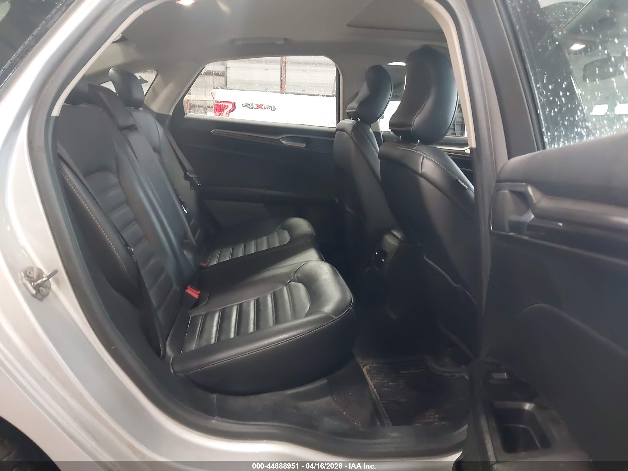 FORD FUSION image 8