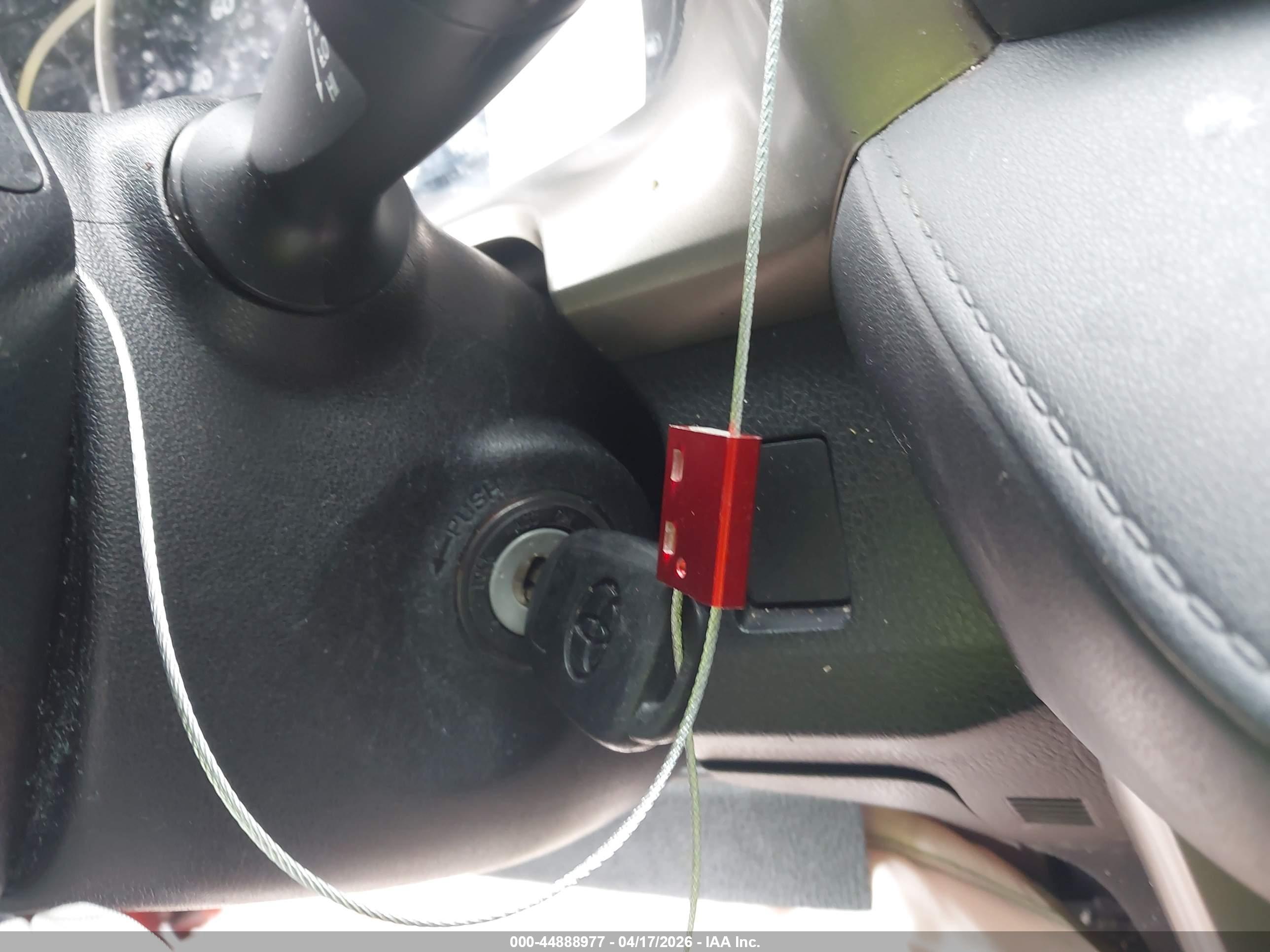 TOYOTA RAV4 image 11