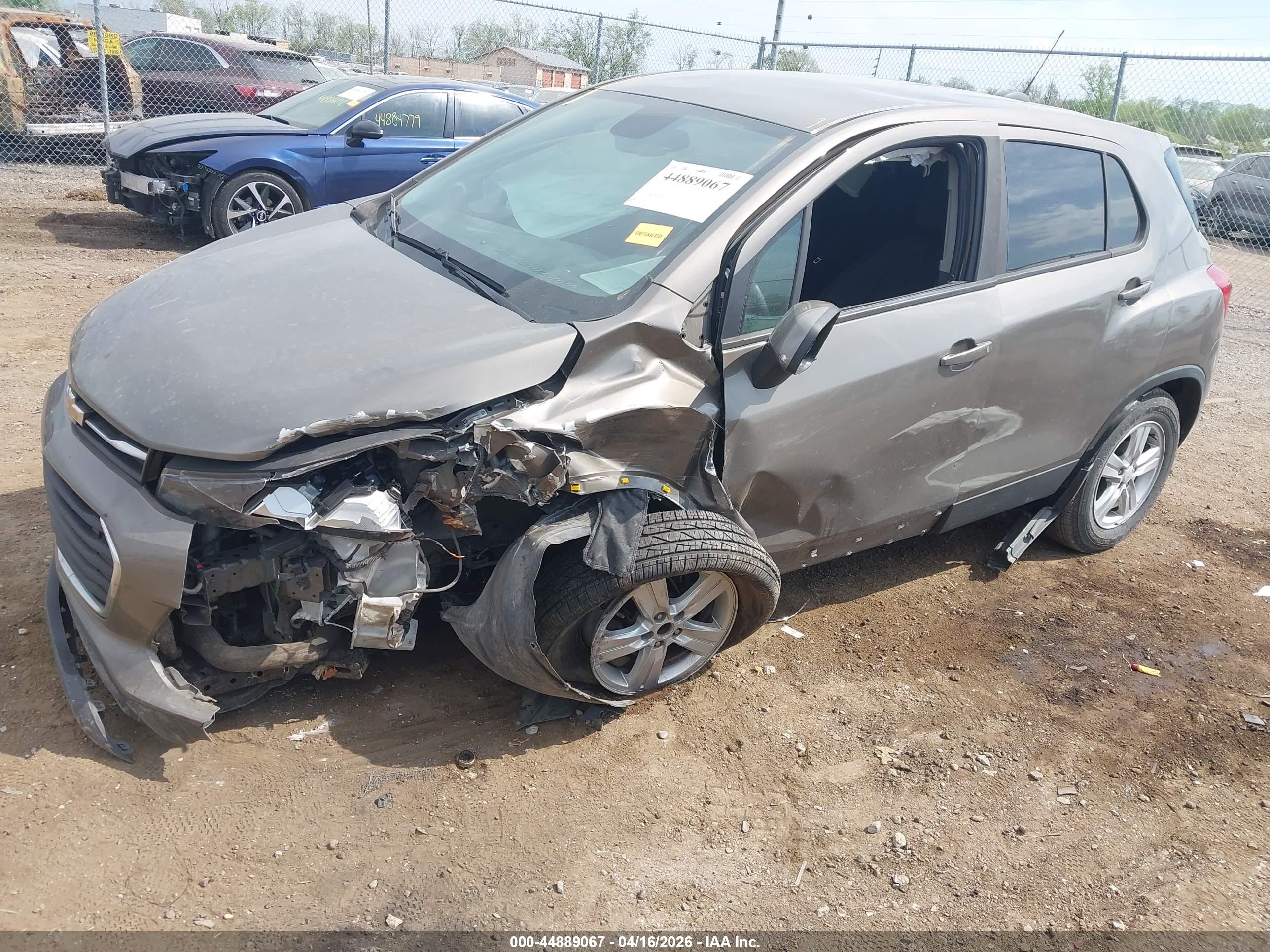CHEVROLET TRAX image 2