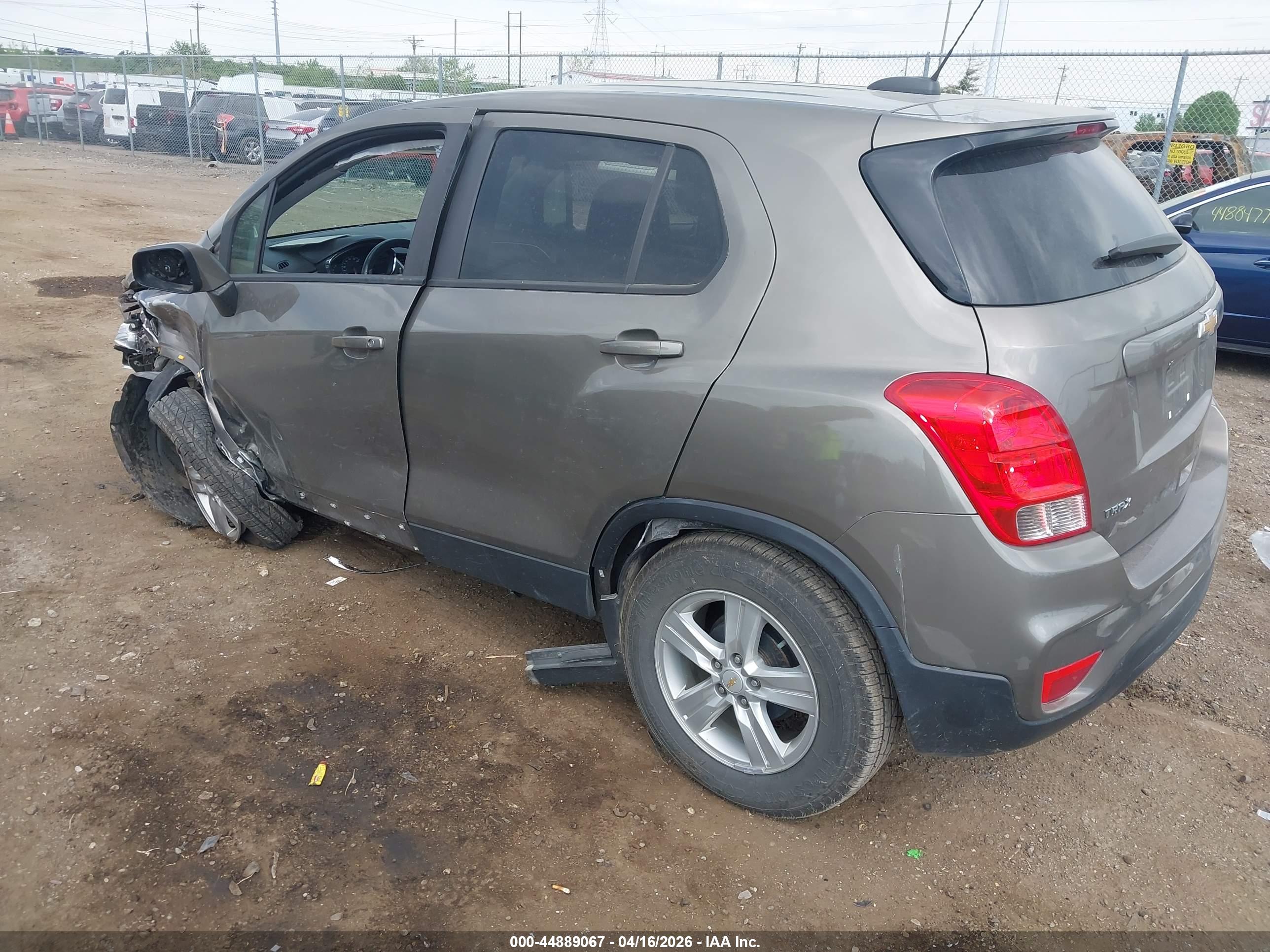 CHEVROLET TRAX image 3