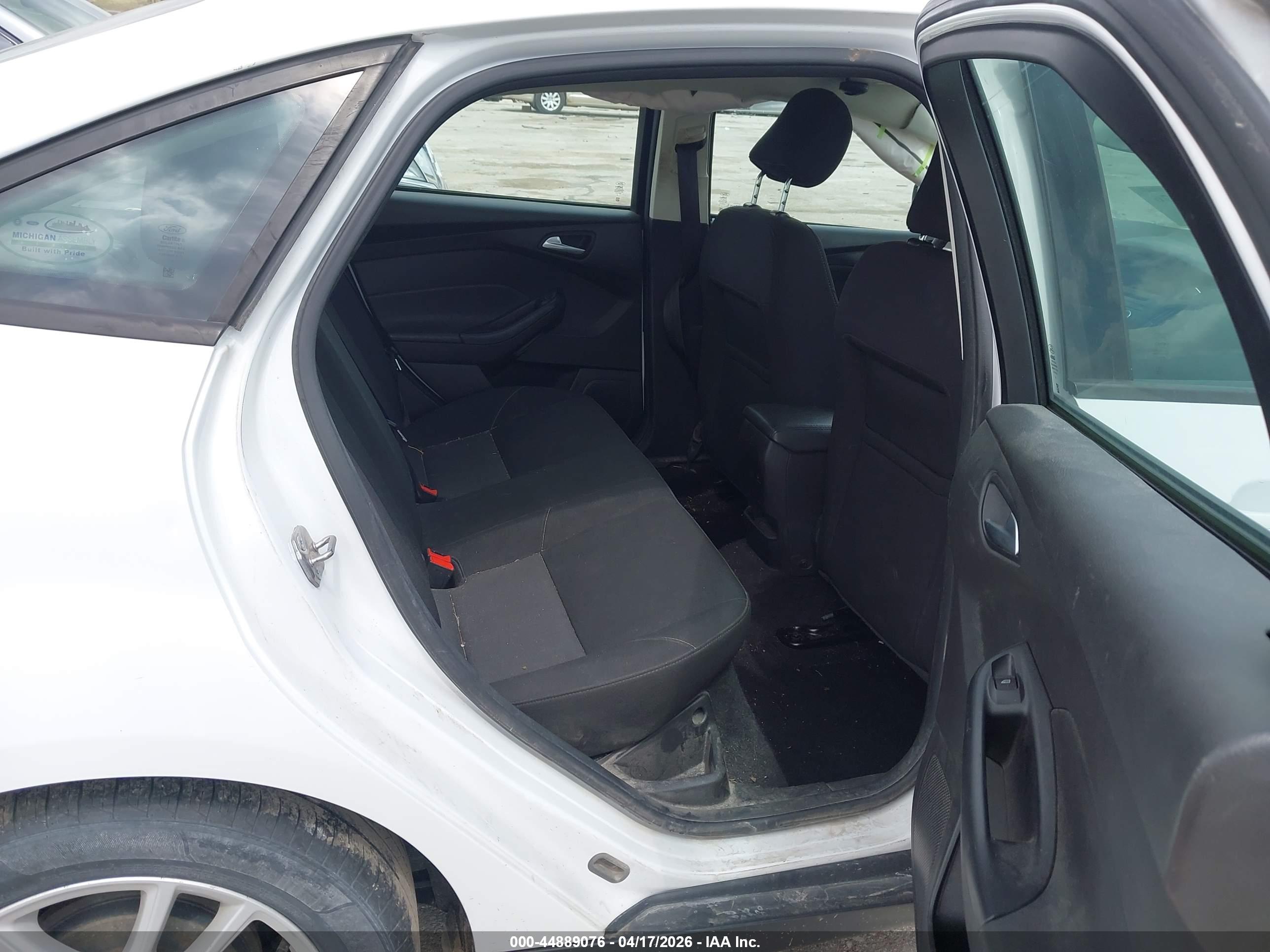 FORD FOCUS image 8