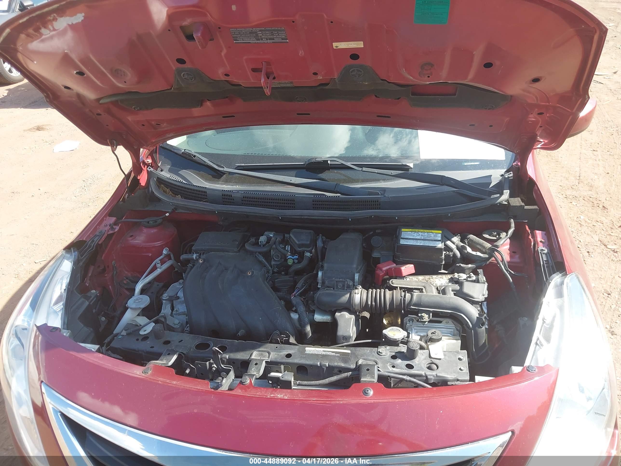 NISSAN VERSA image 10