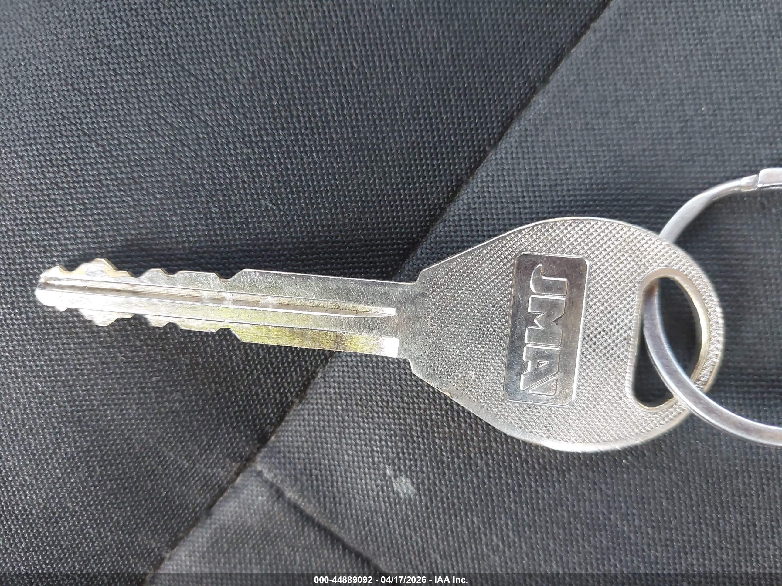 NISSAN VERSA image 11