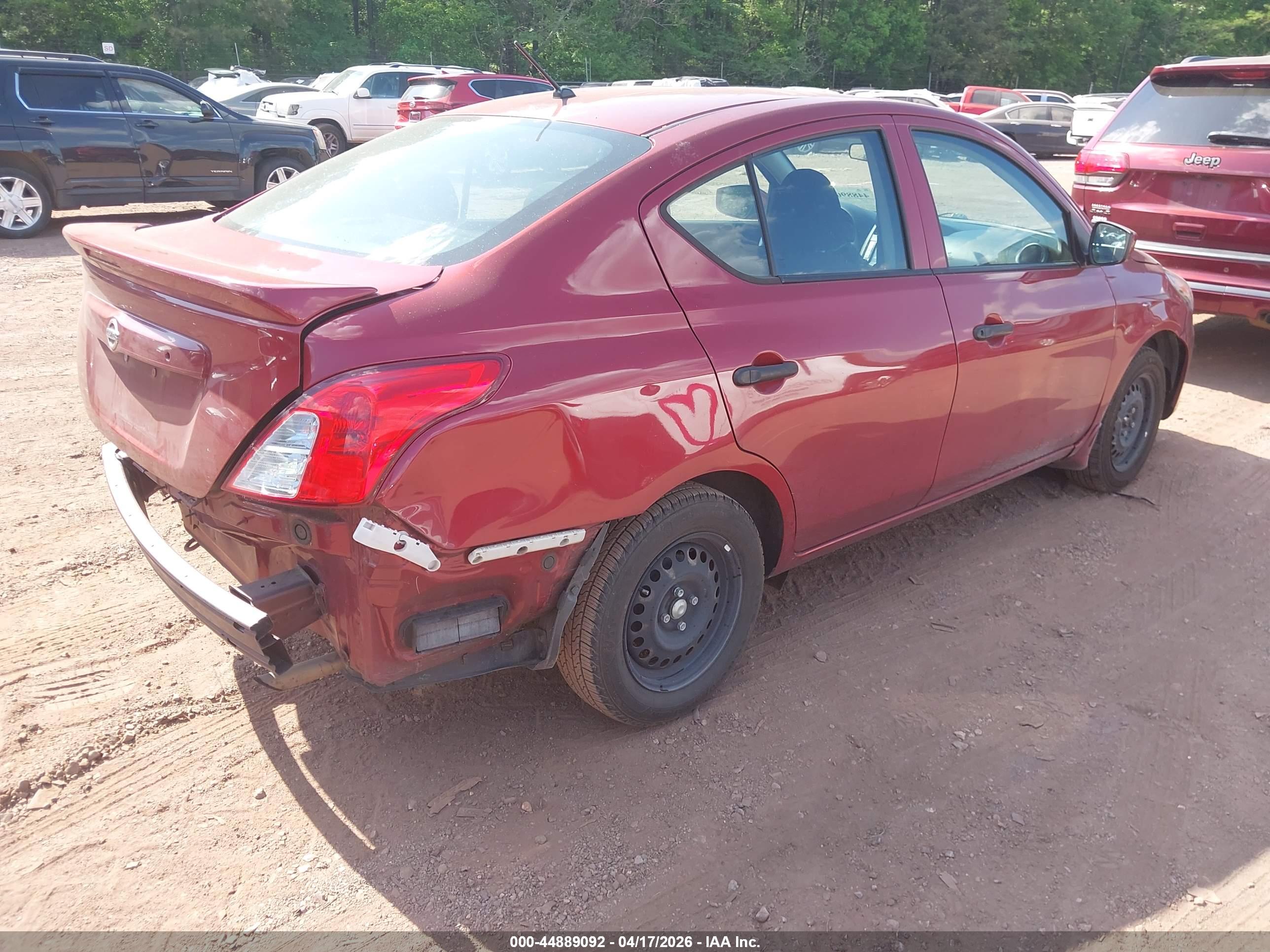 NISSAN VERSA image 4