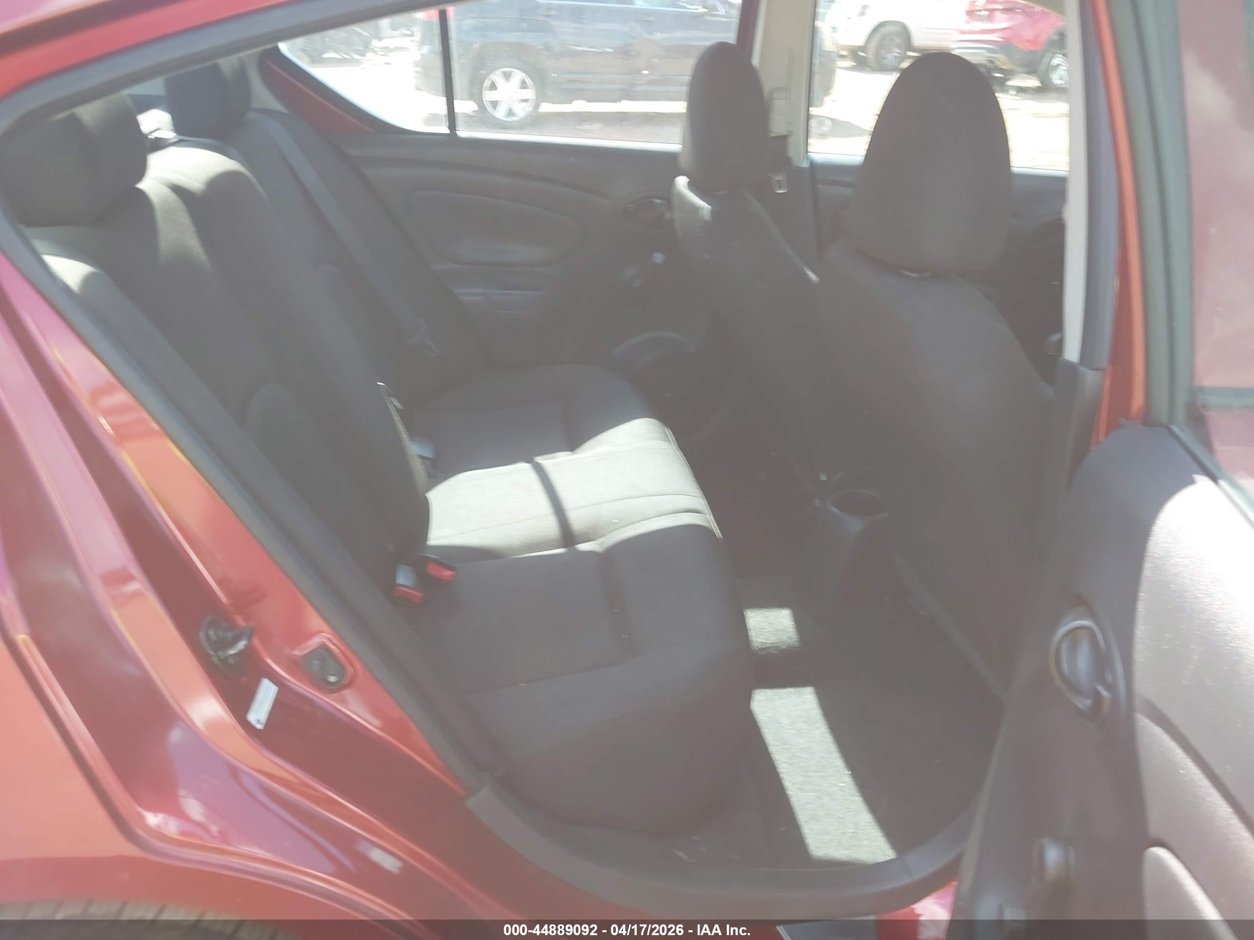 NISSAN VERSA image 8