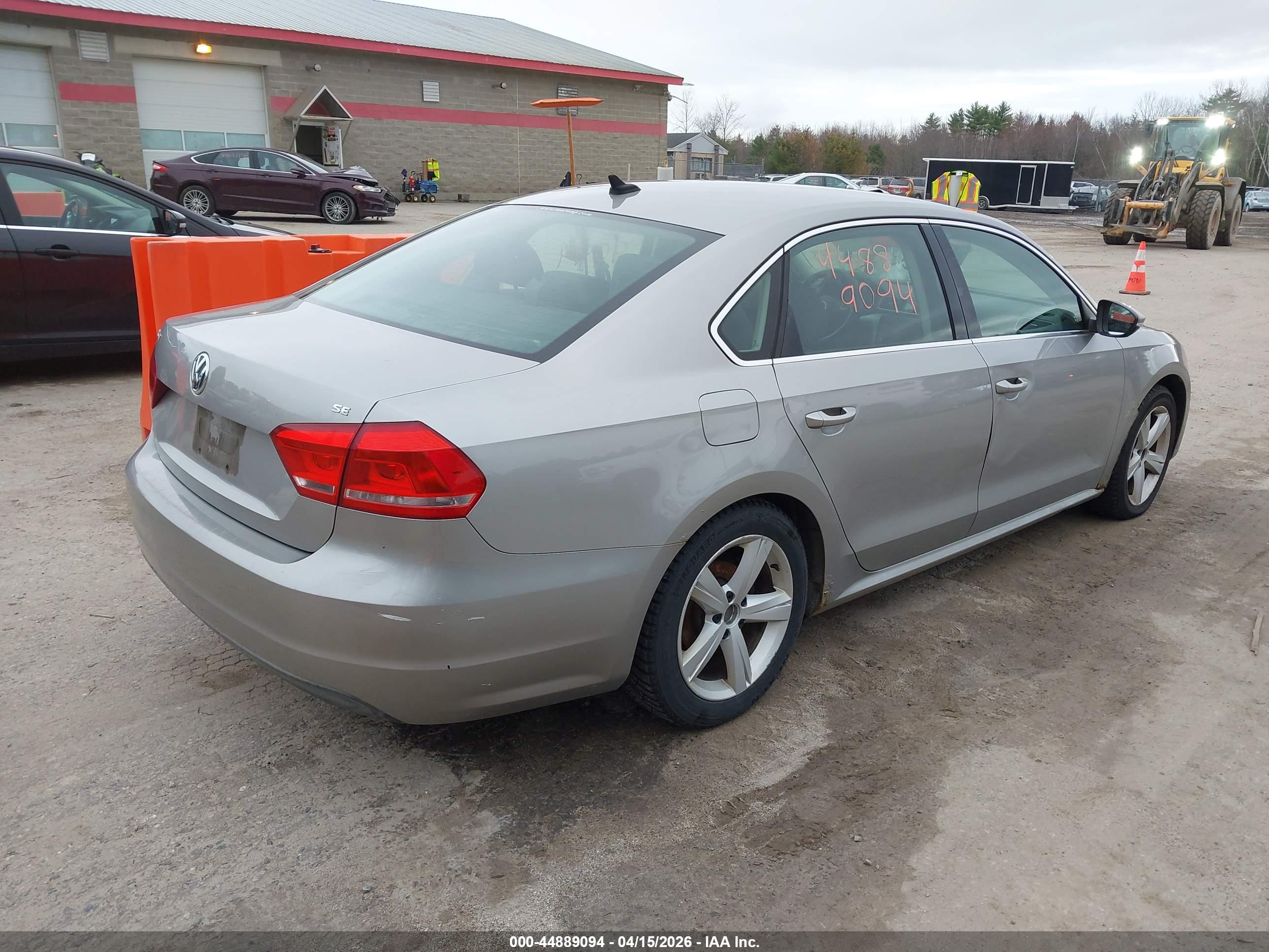 VOLKSWAGEN PASSAT image 4