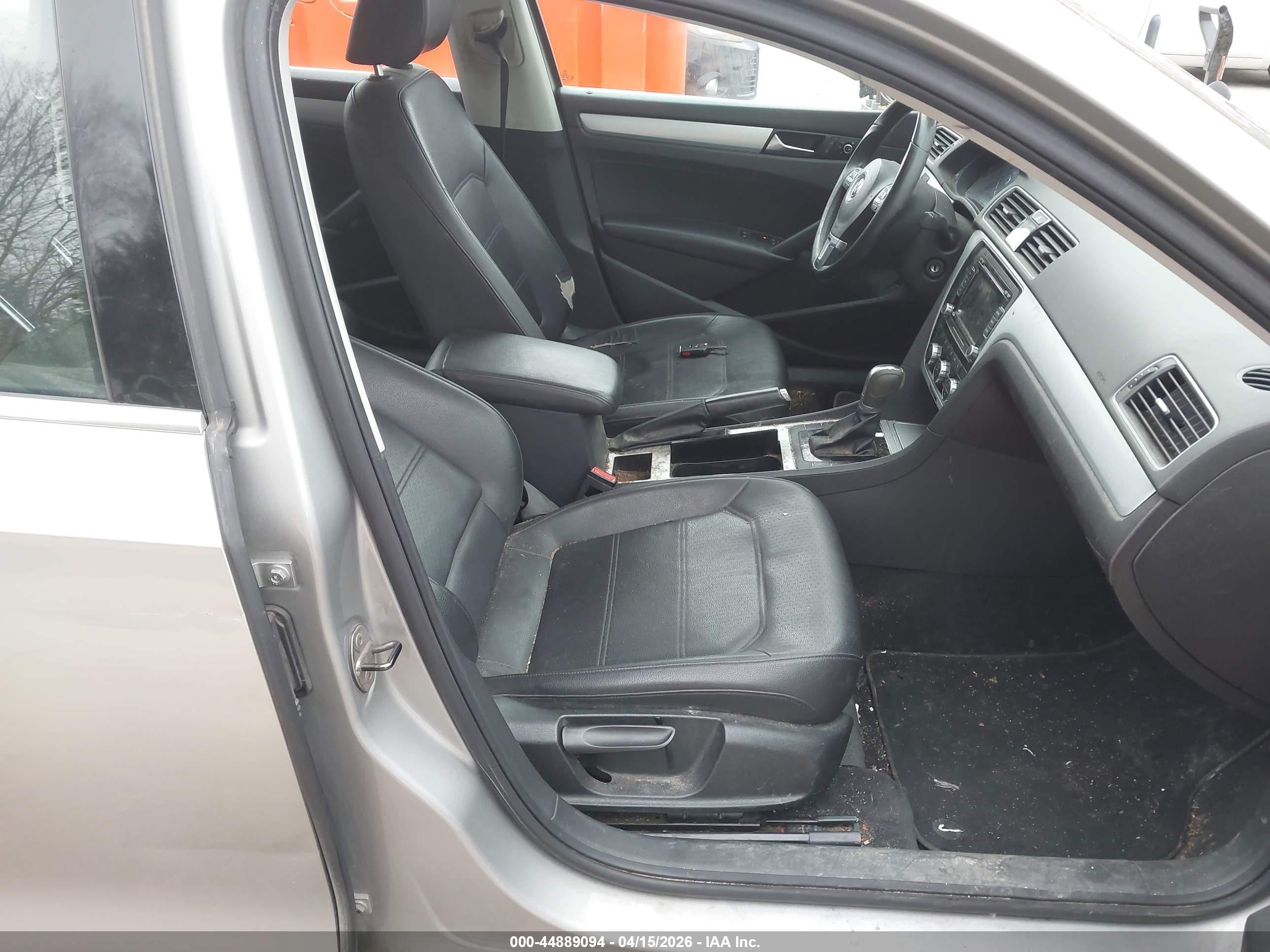 VOLKSWAGEN PASSAT image 5