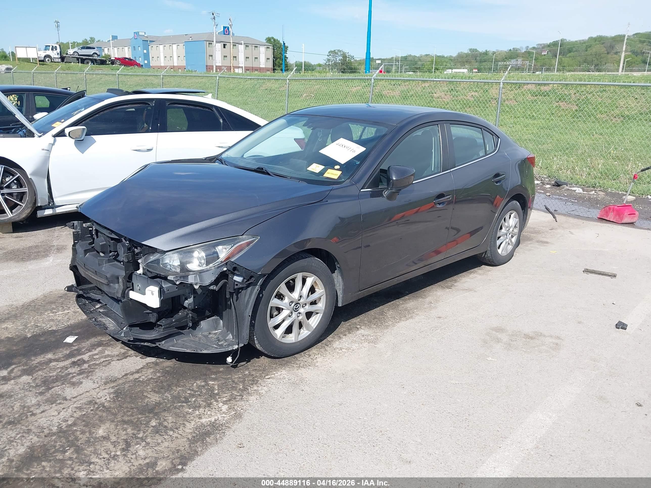 MAZDA MAZDA3 image 2