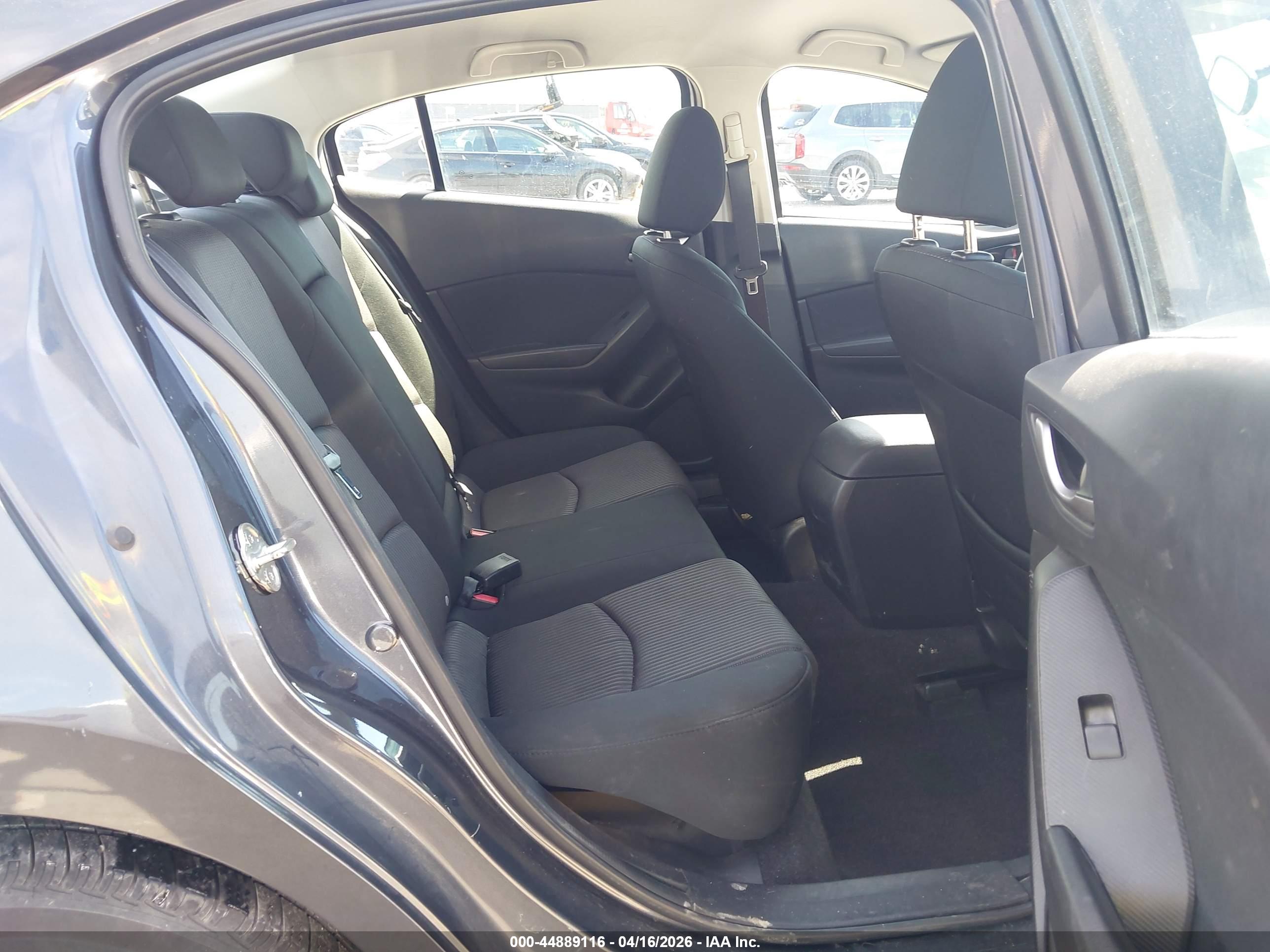 MAZDA MAZDA3 image 8