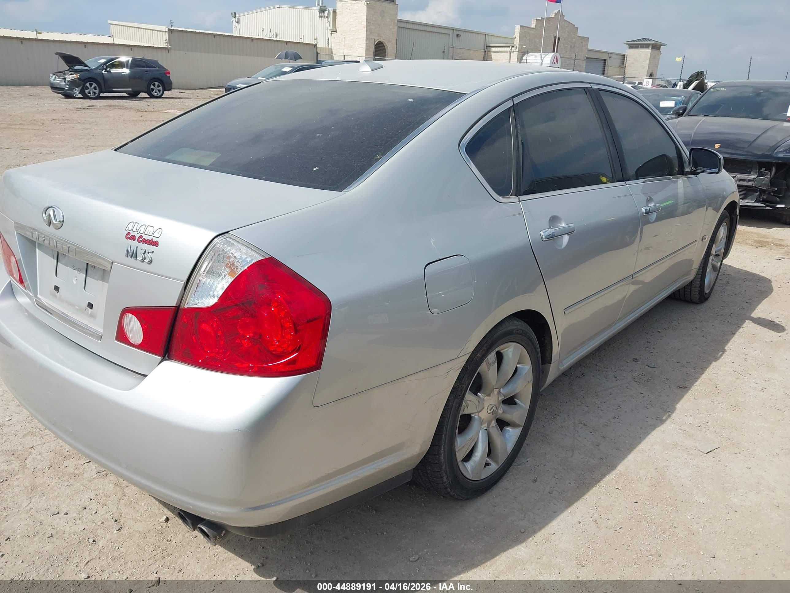 INFINITI M35 image 4