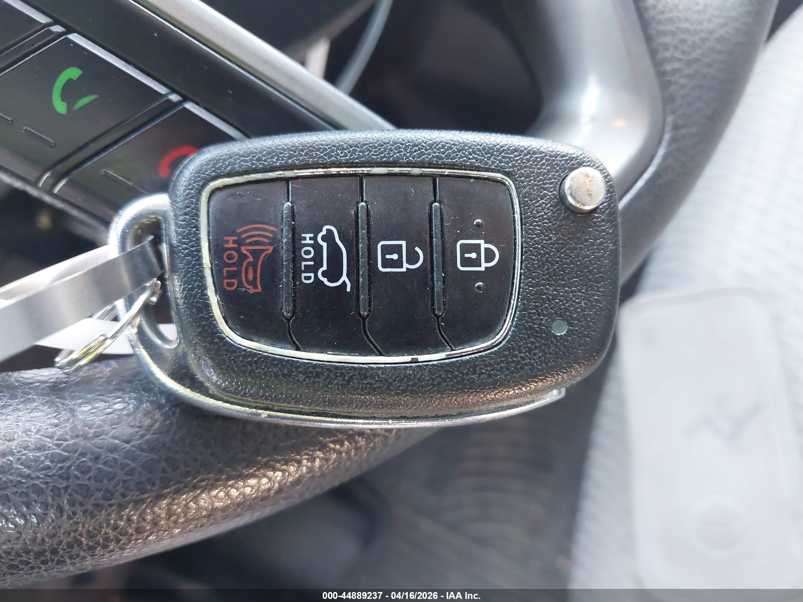 HYUNDAI SANTA image 11