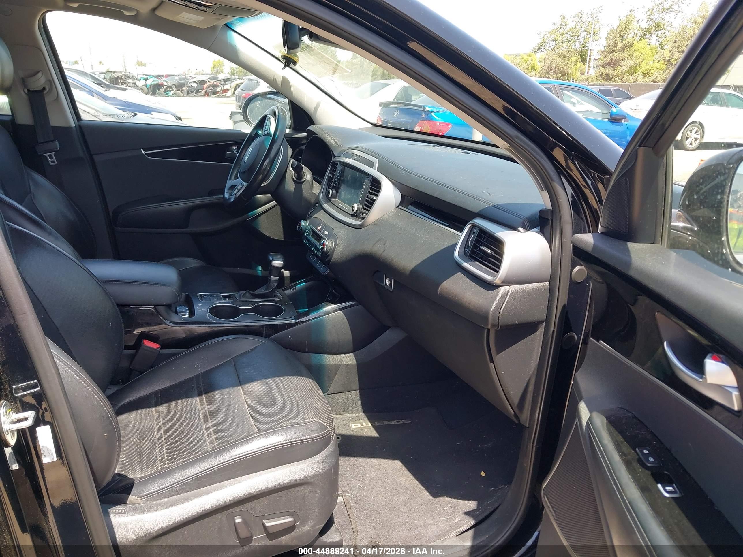 KIA SORENTO image 5
