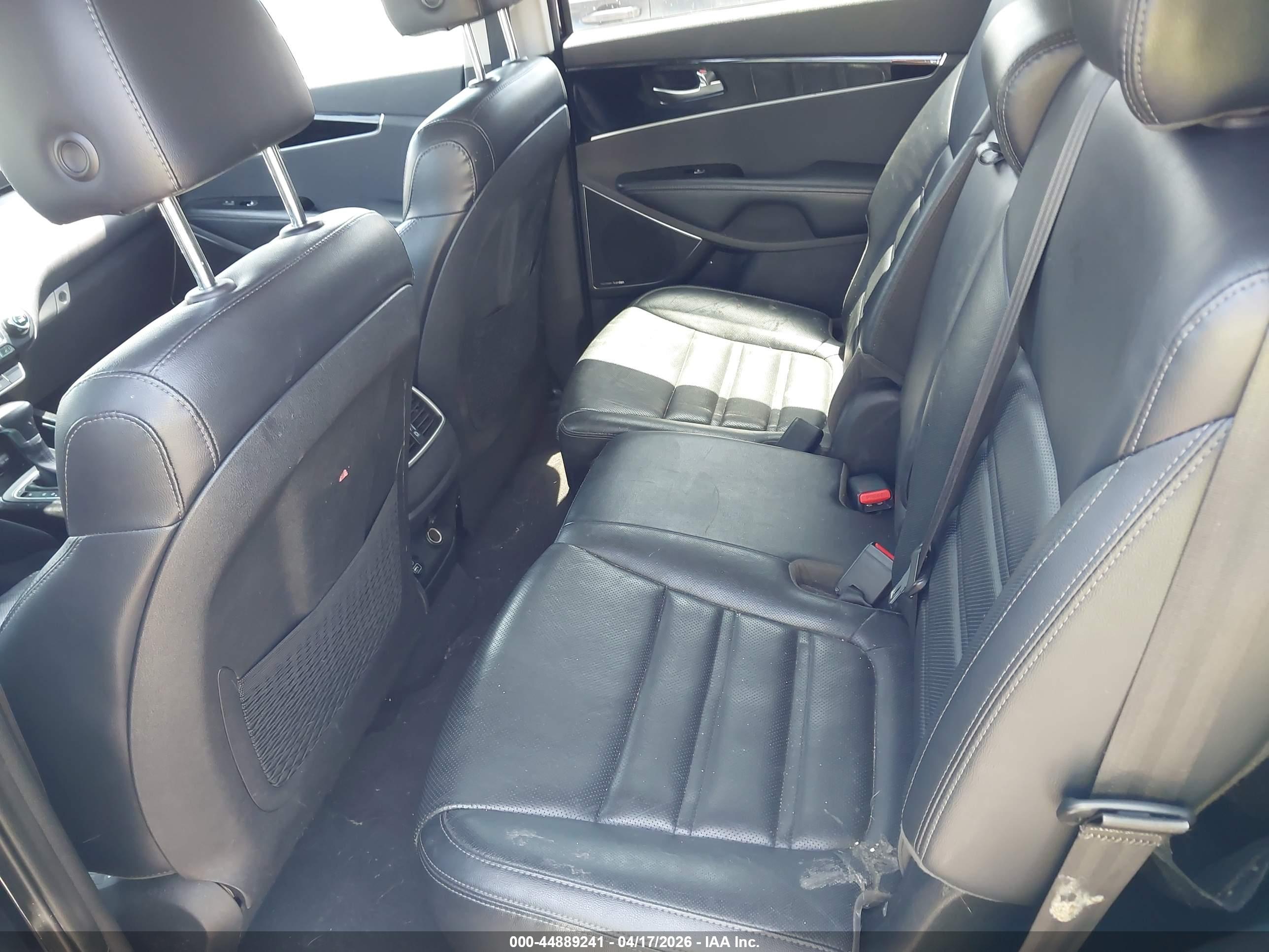 KIA SORENTO image 8