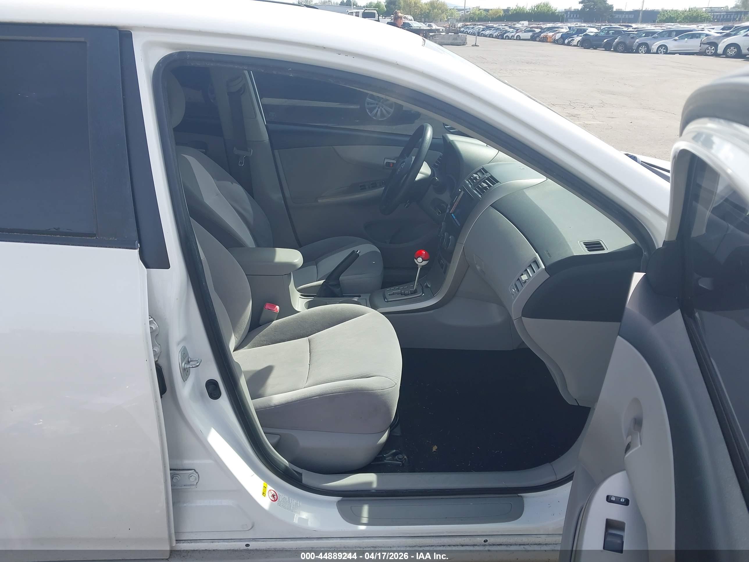 TOYOTA COROLLA image 5