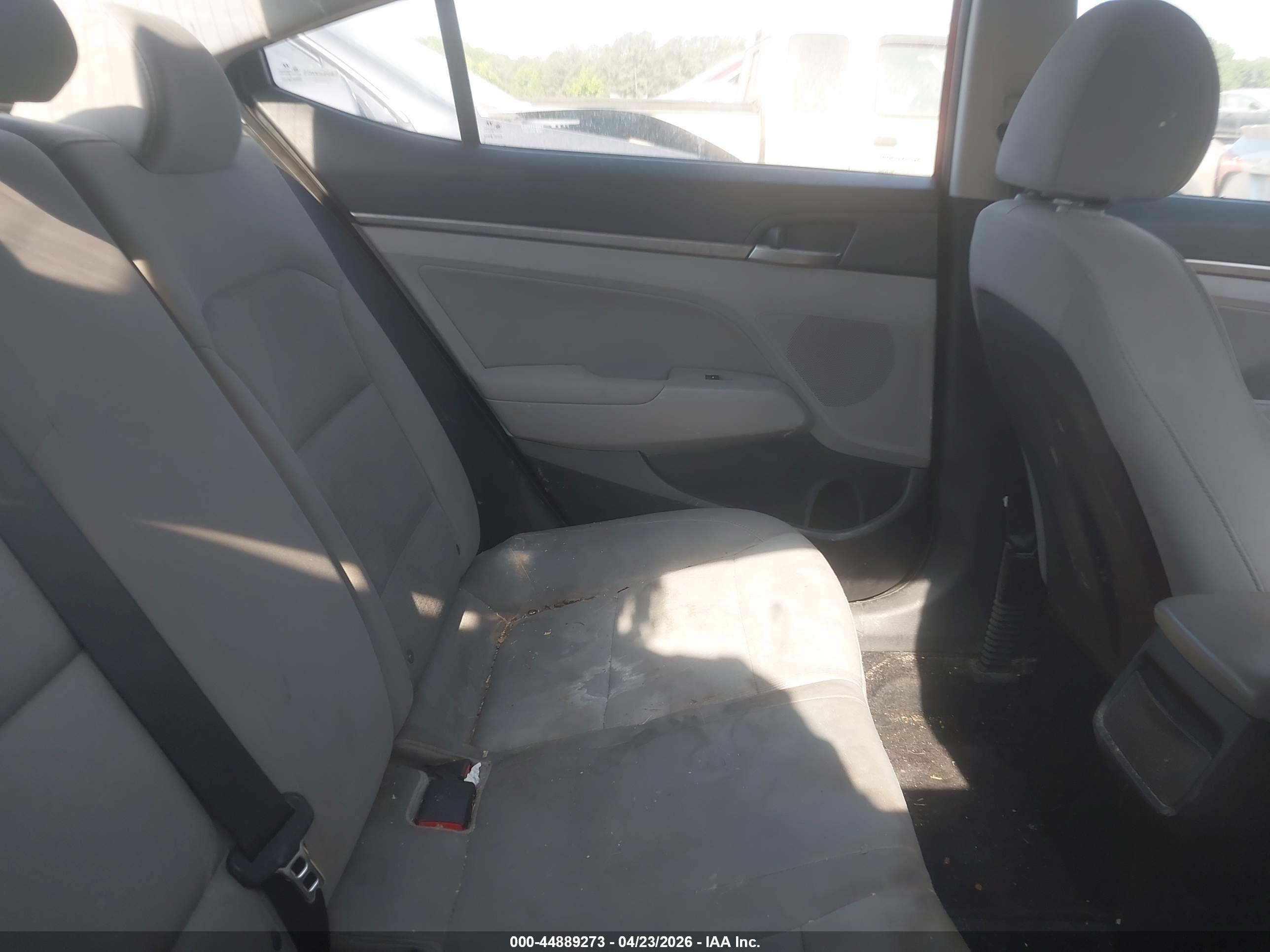 HYUNDAI ELANTRA image 8