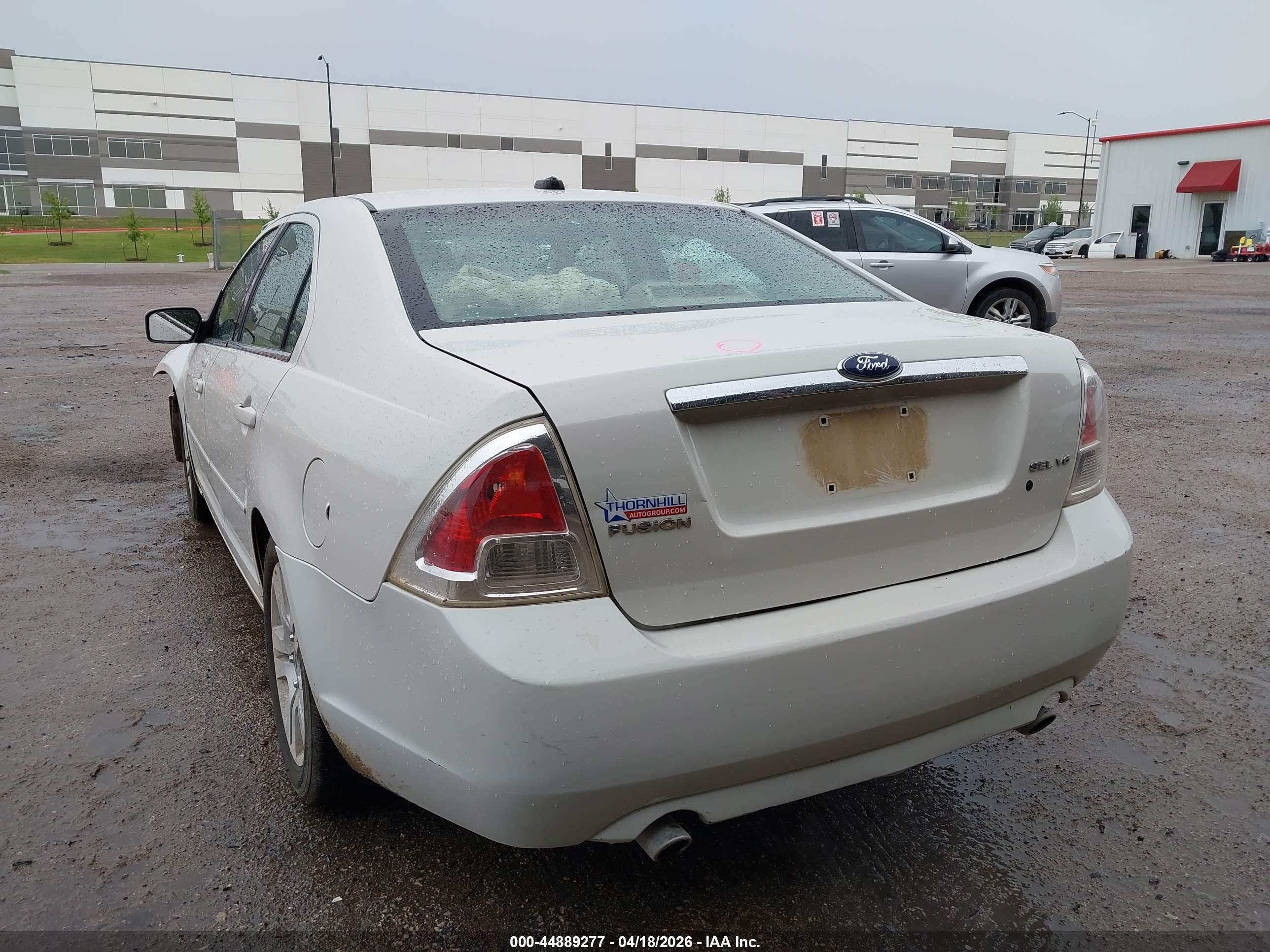 FORD FUSION image 3