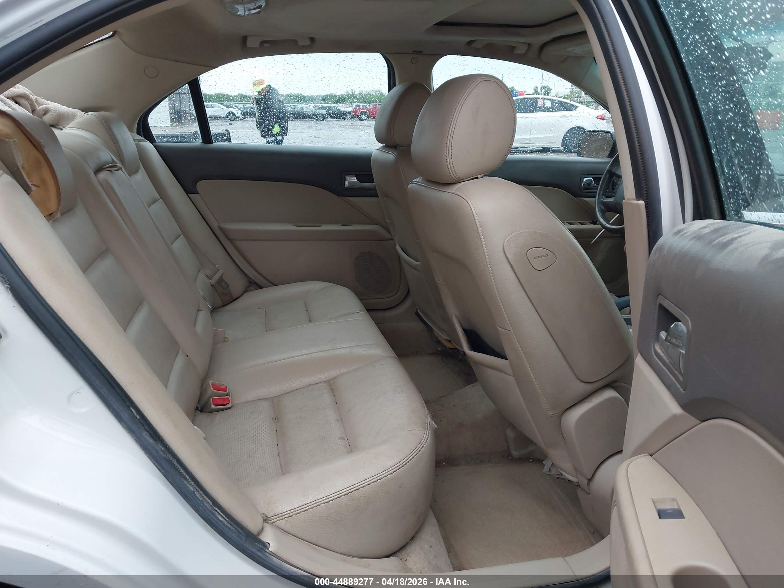 FORD FUSION image 8