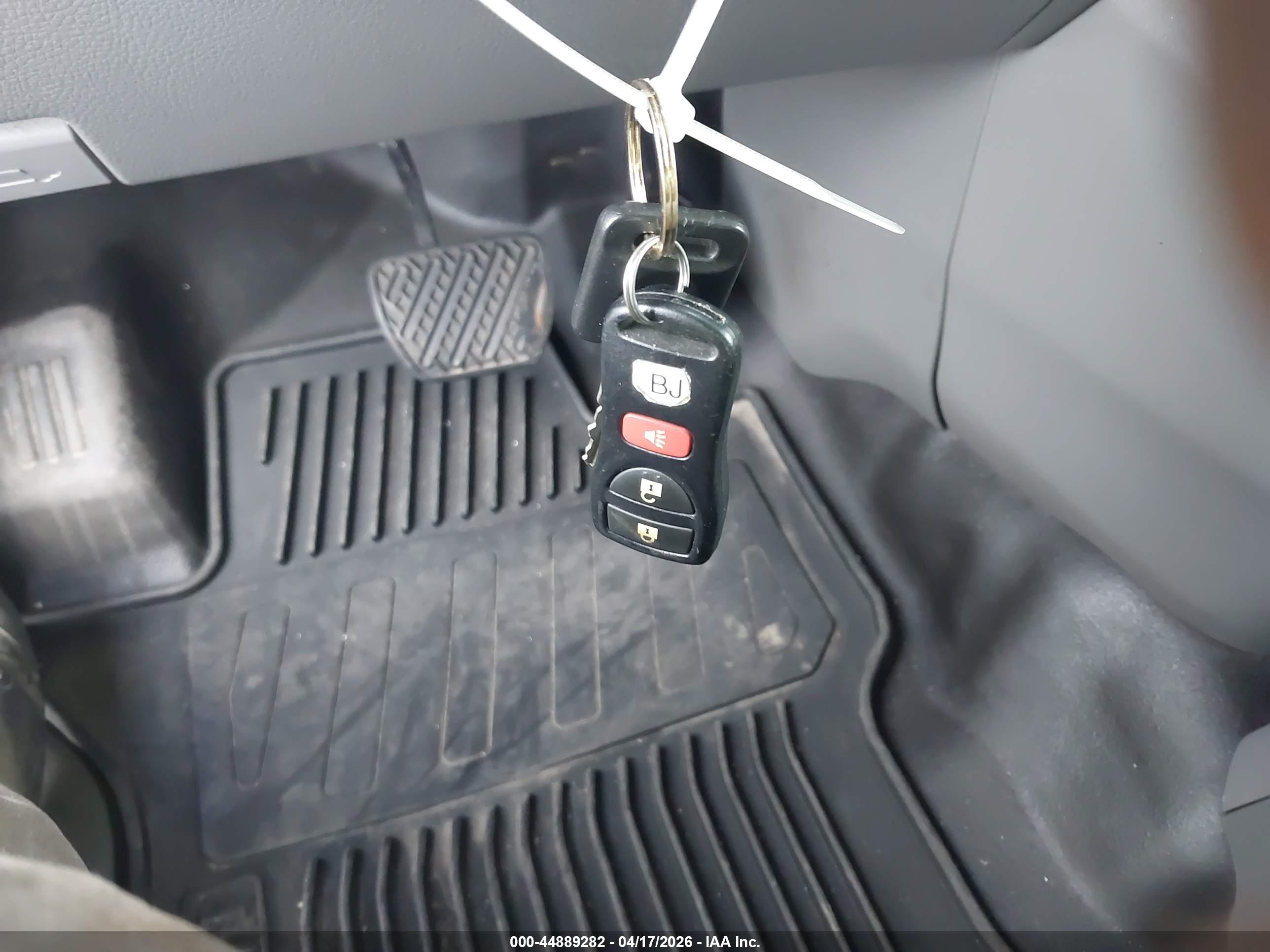 NISSAN NV image 11