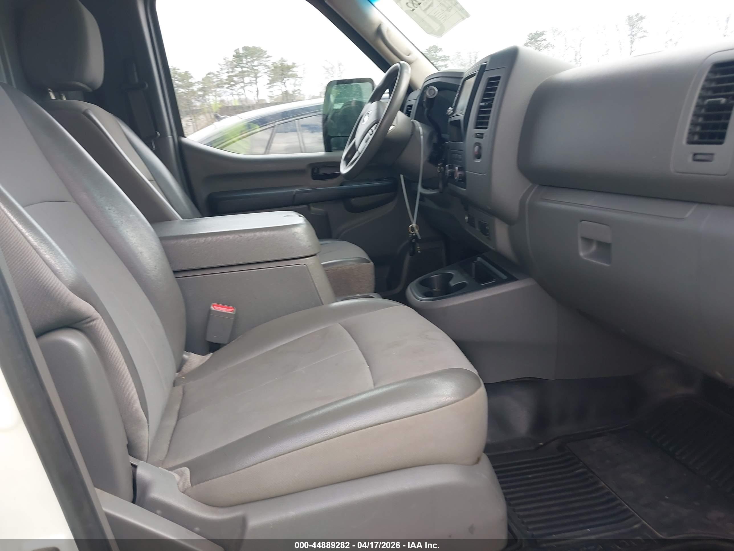 NISSAN NV image 5