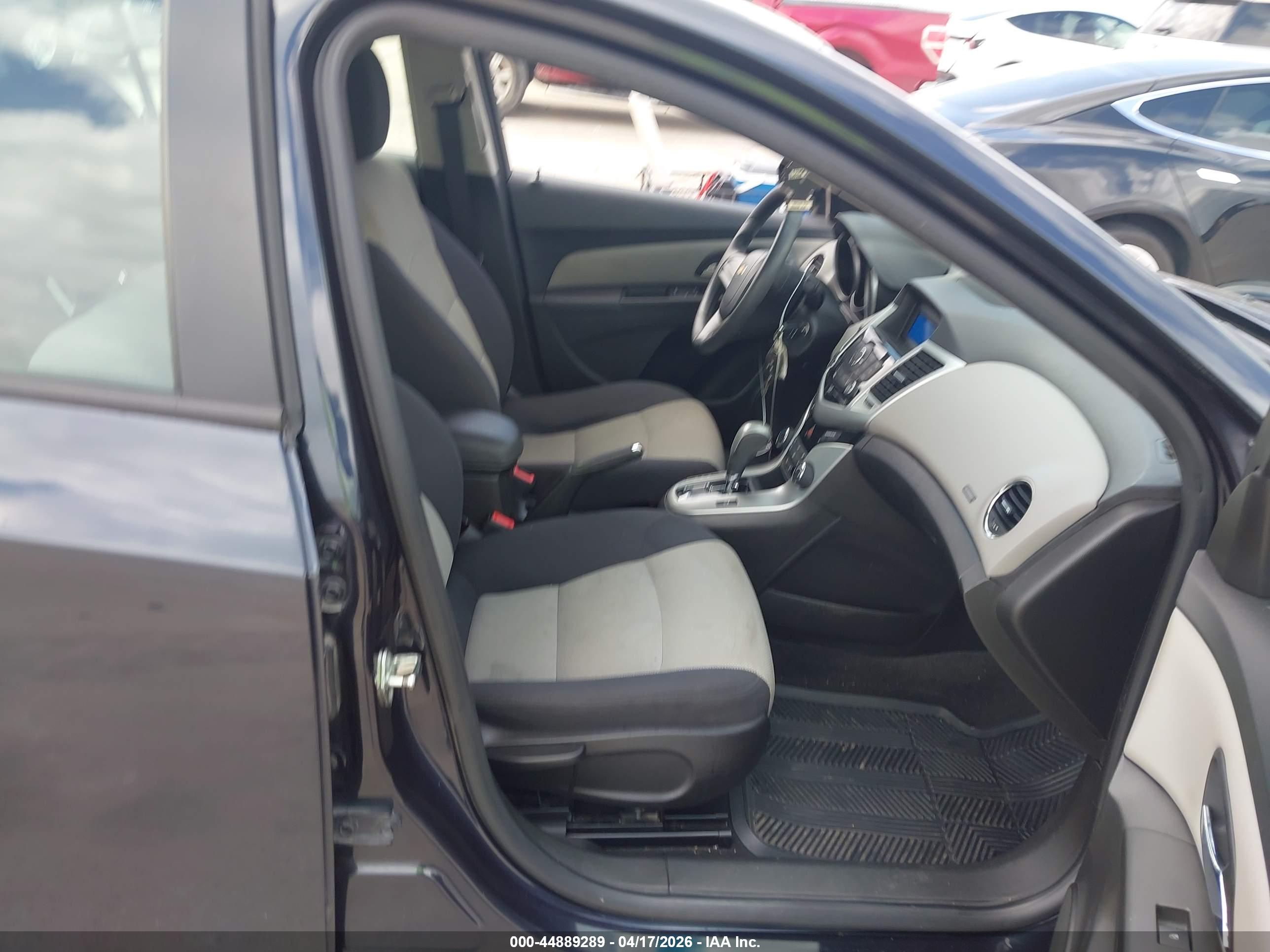 CHEVROLET CRUZE image 5
