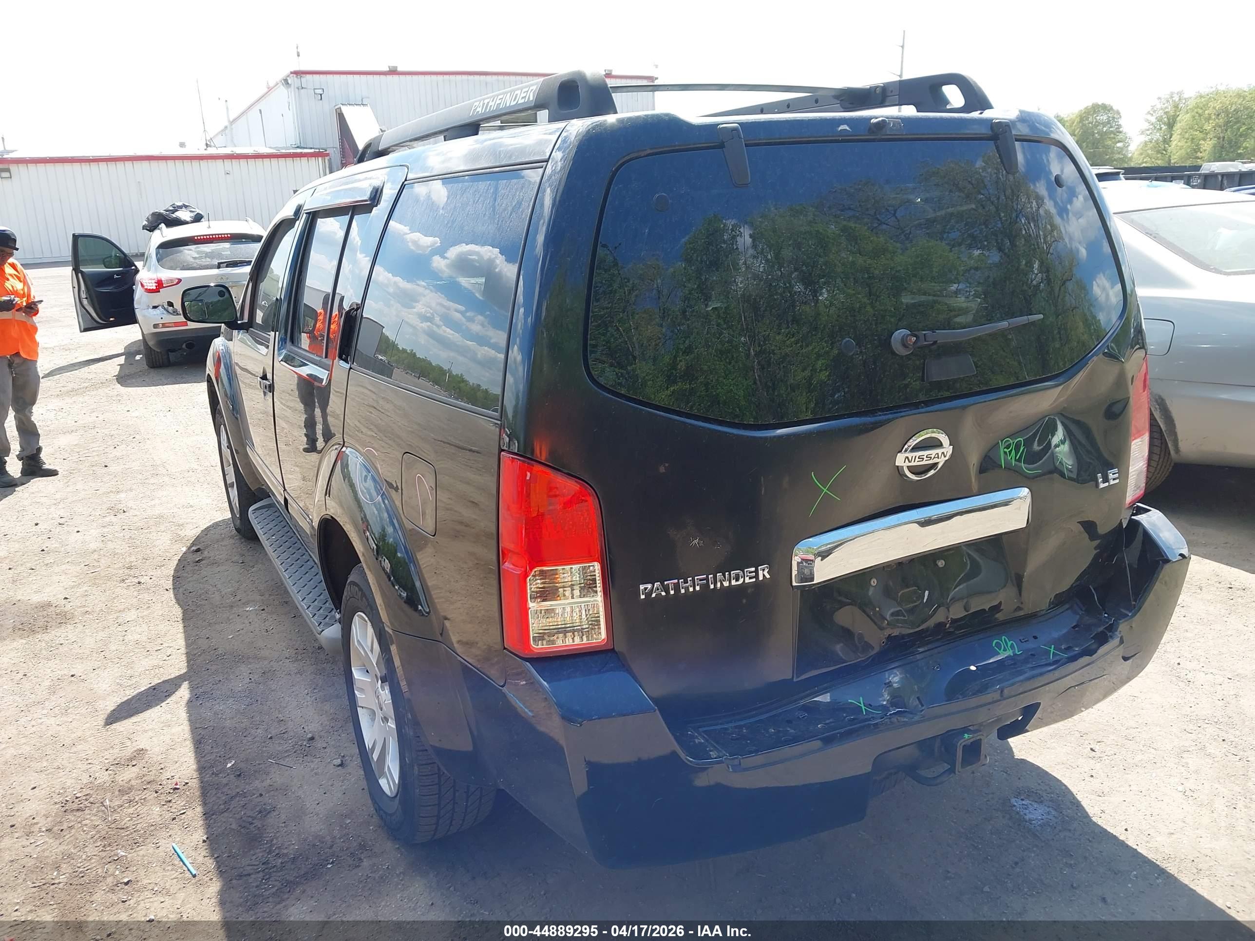 NISSAN PATHFINDER image 3