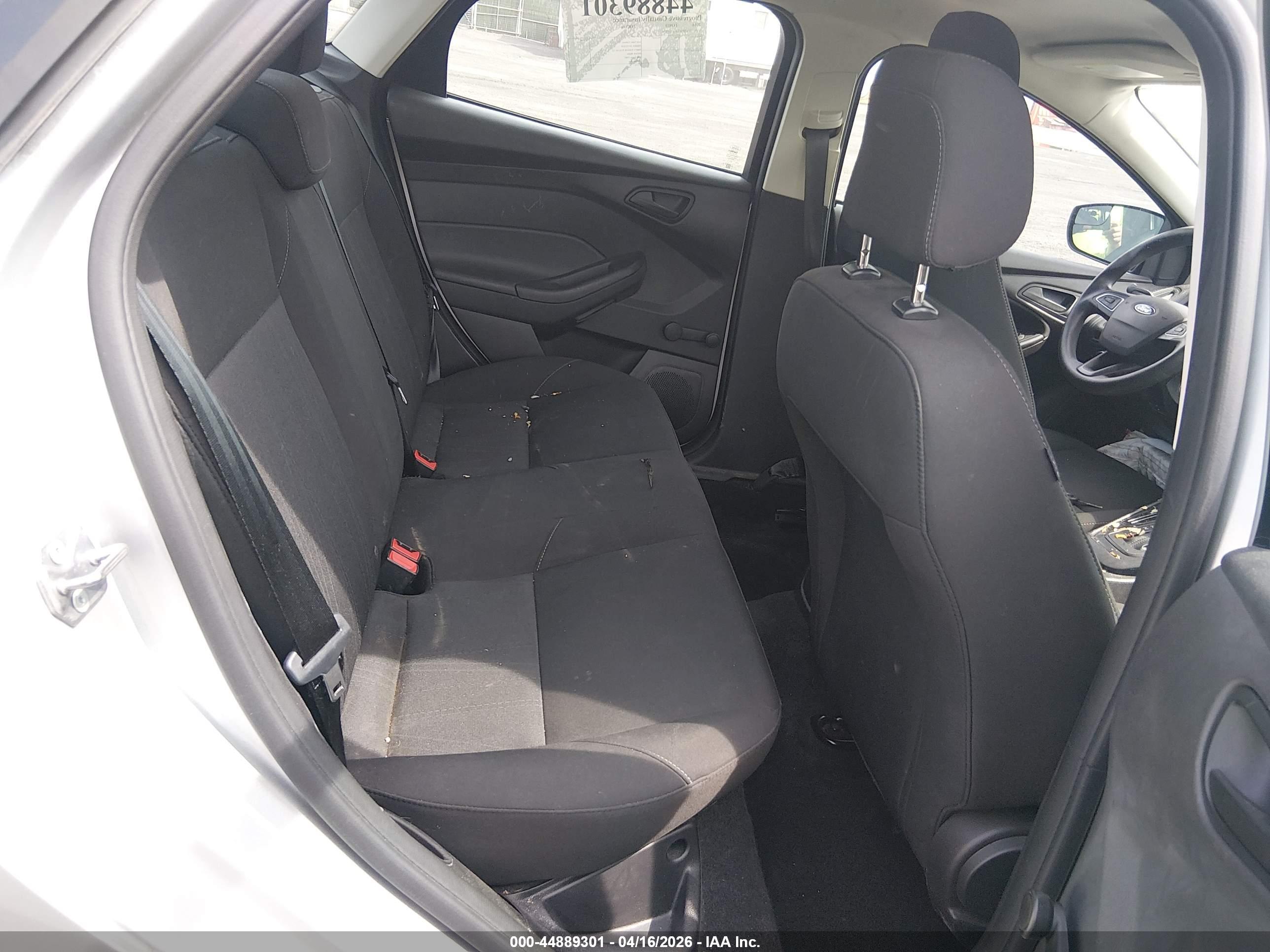 FORD FOCUS image 8