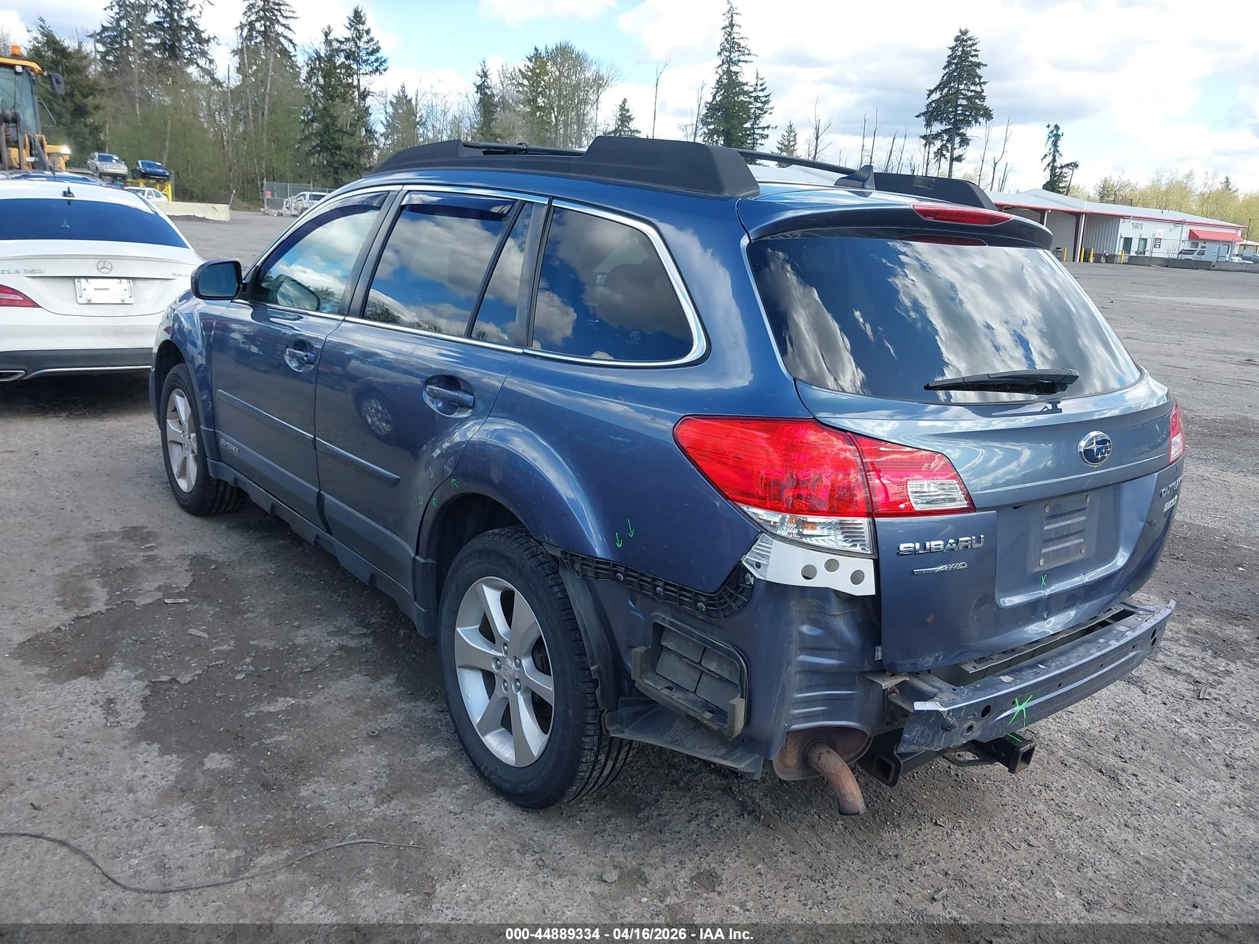 SUBARU OUTBACK image 3