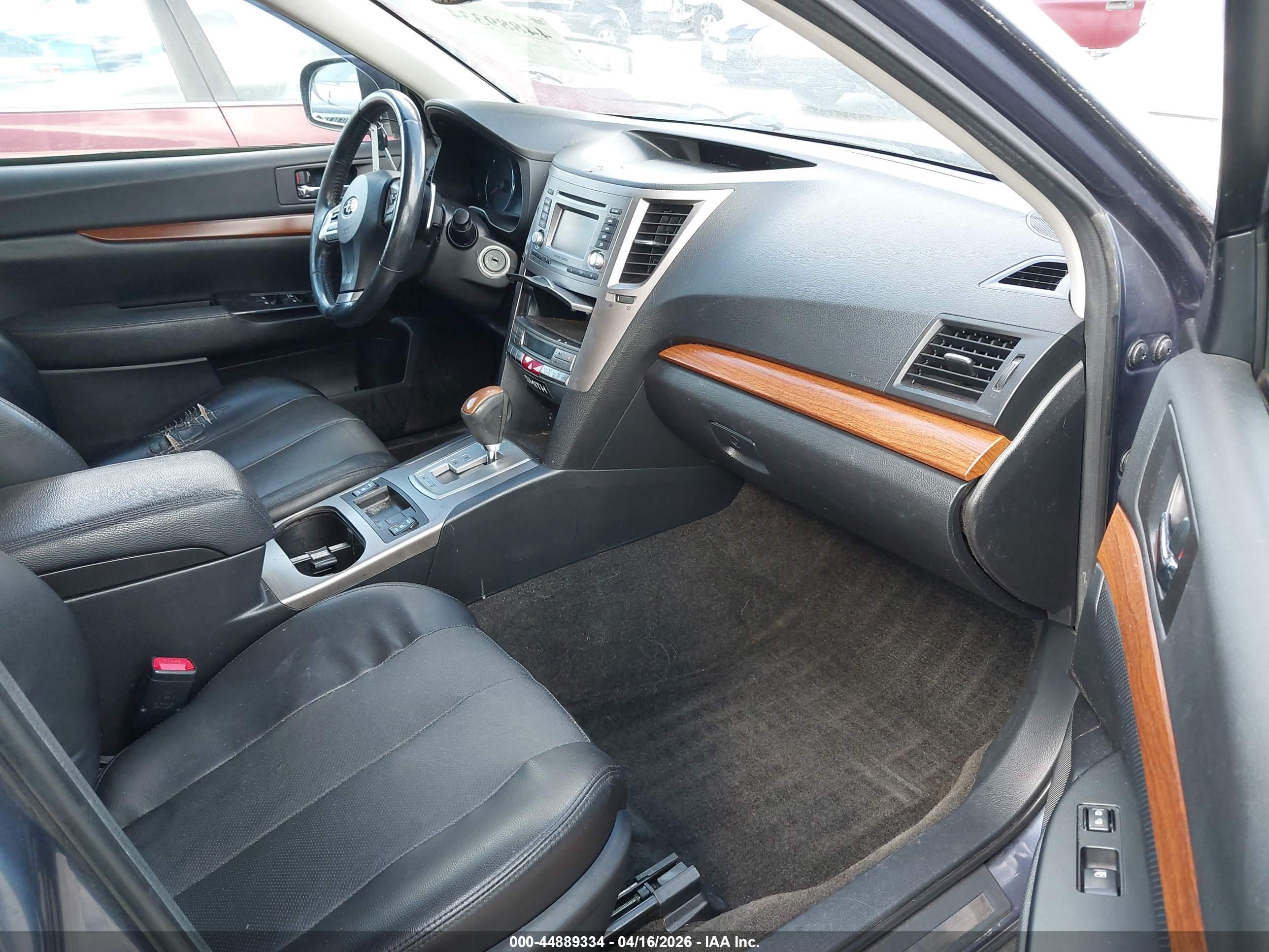 SUBARU OUTBACK image 5