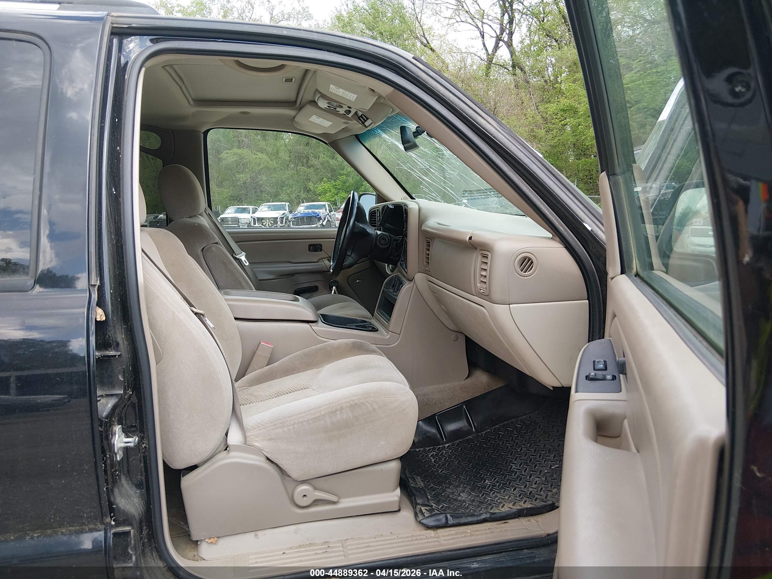 CHEVROLET SUBURBAN image 5