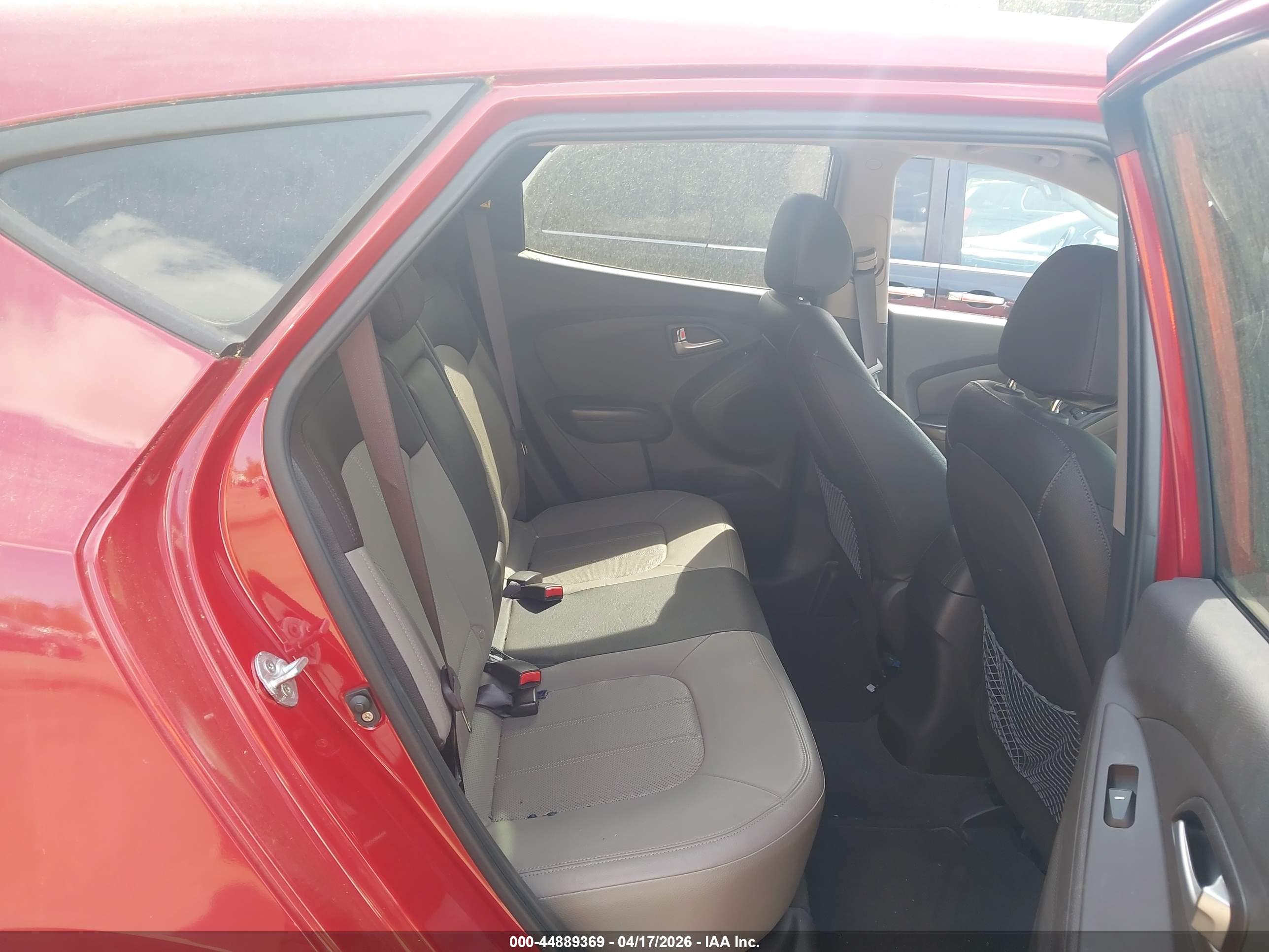 HYUNDAI TUCSON image 8