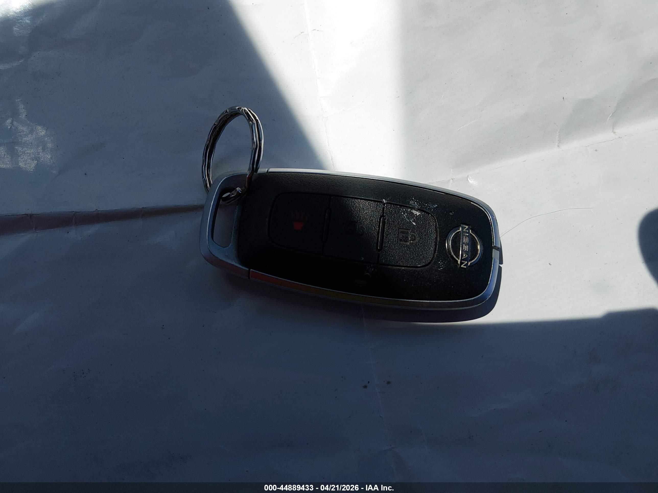 NISSAN ROGUE image 11