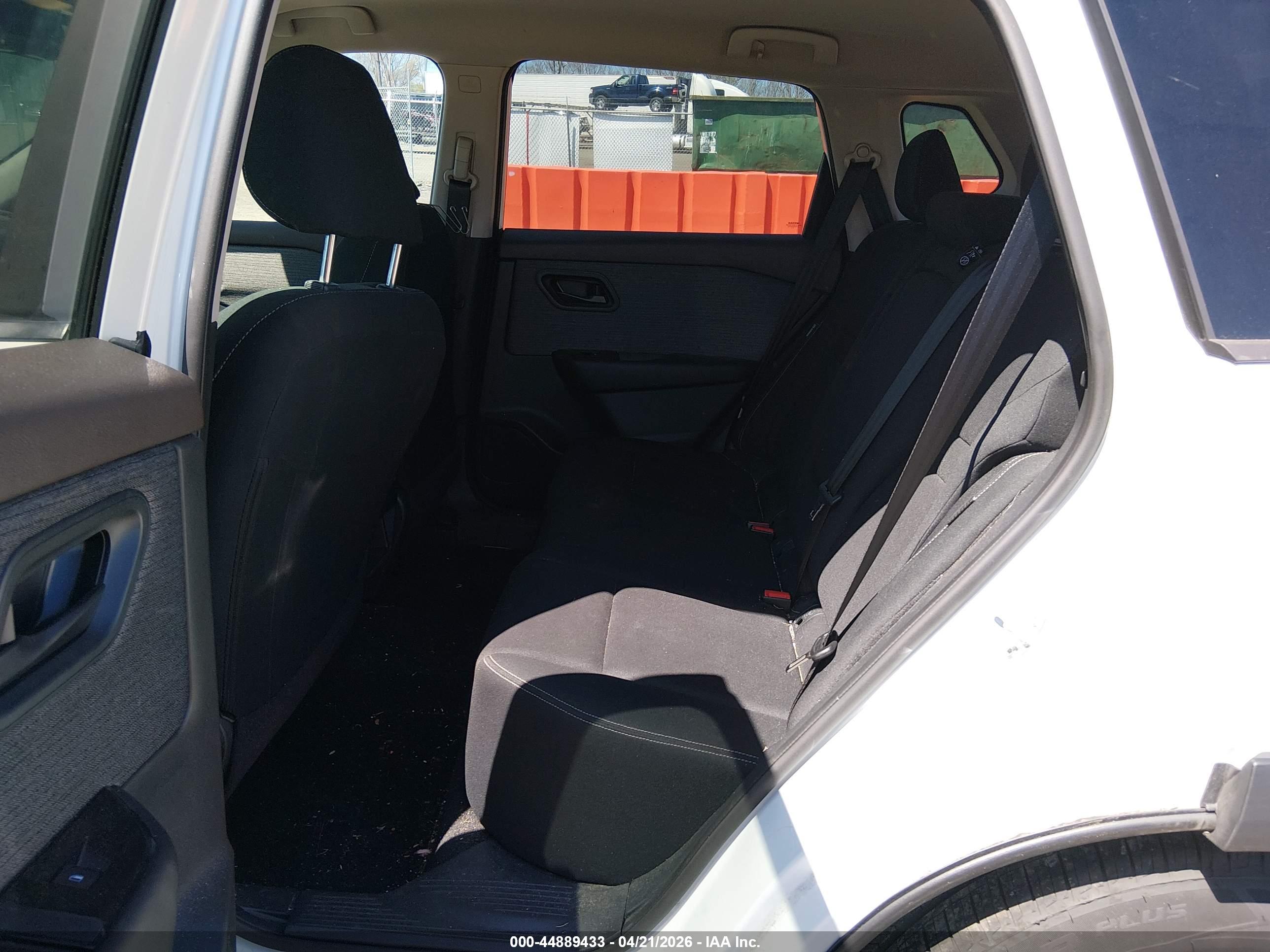 NISSAN ROGUE image 8