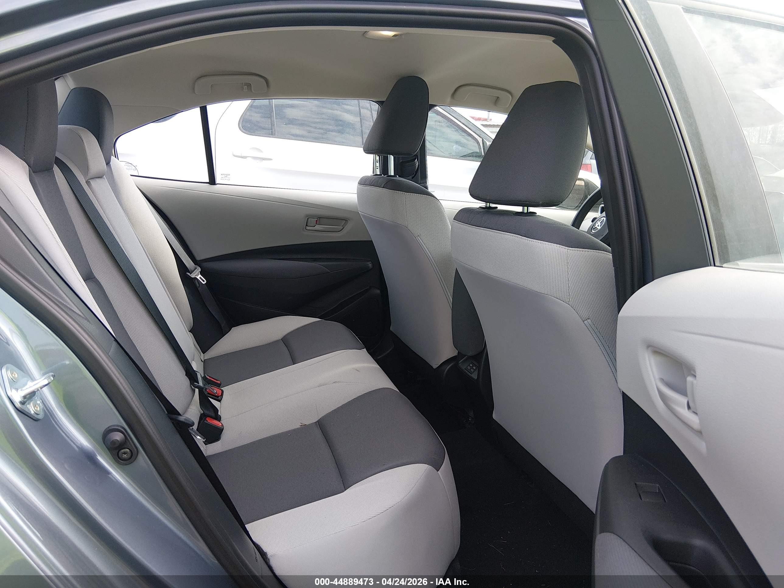 TOYOTA COROLLA image 8