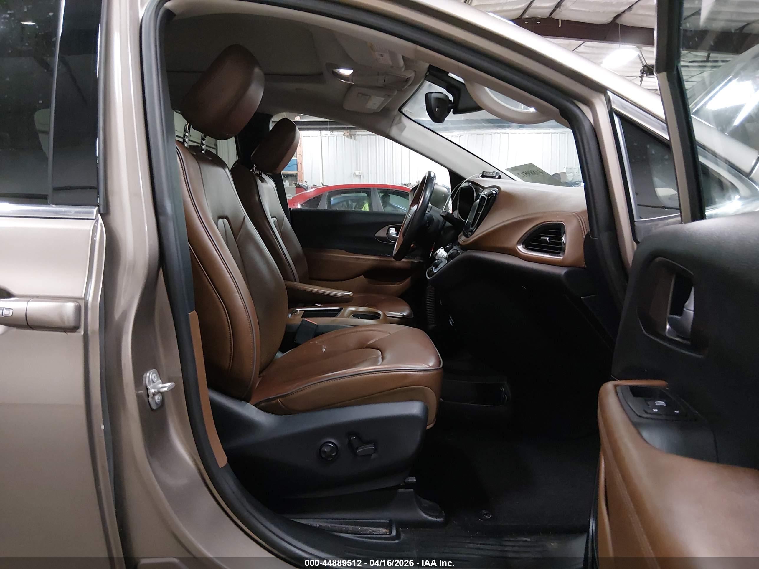 CHRYSLER PACIFICA image 5