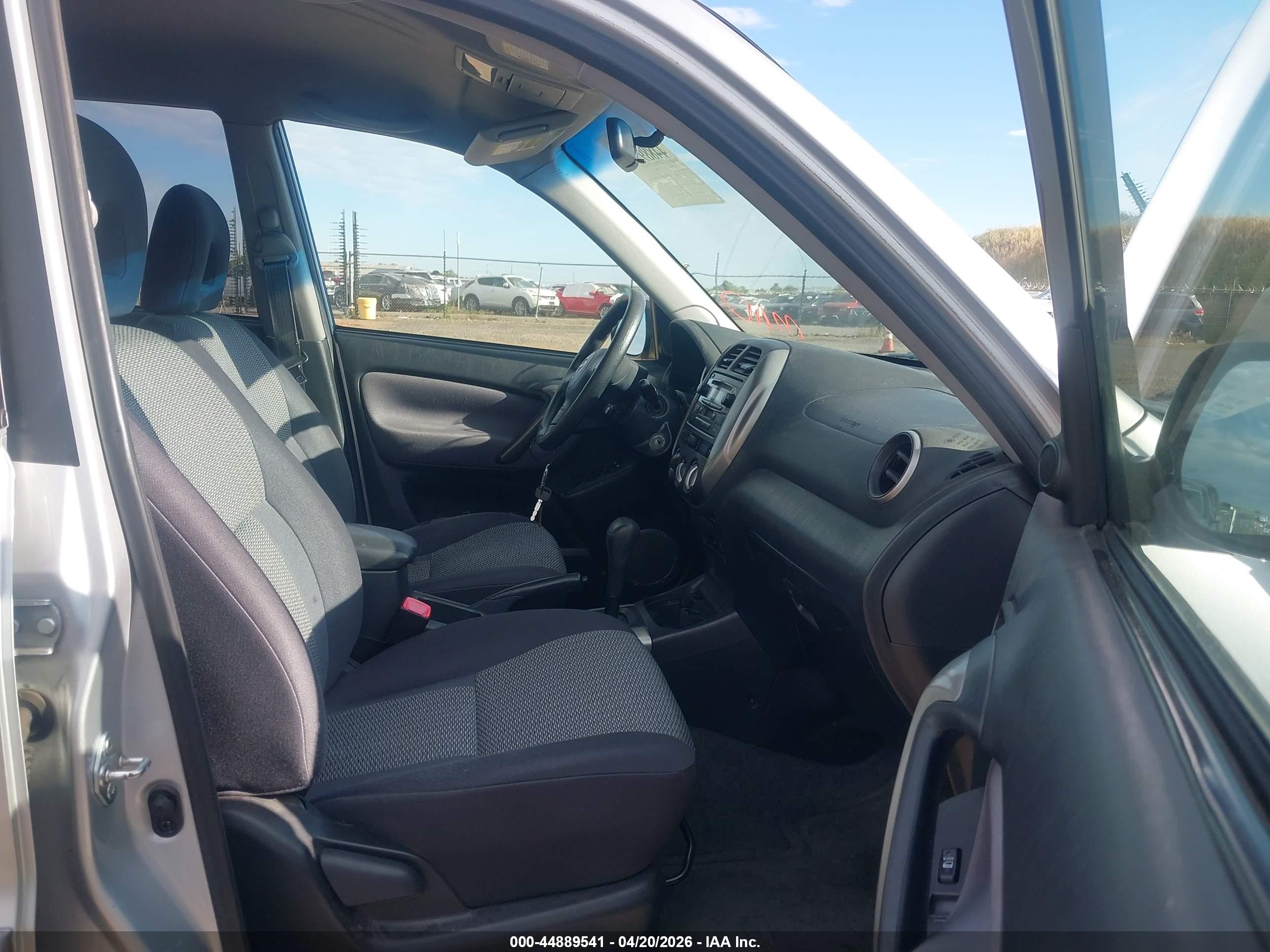 TOYOTA RAV4 image 5