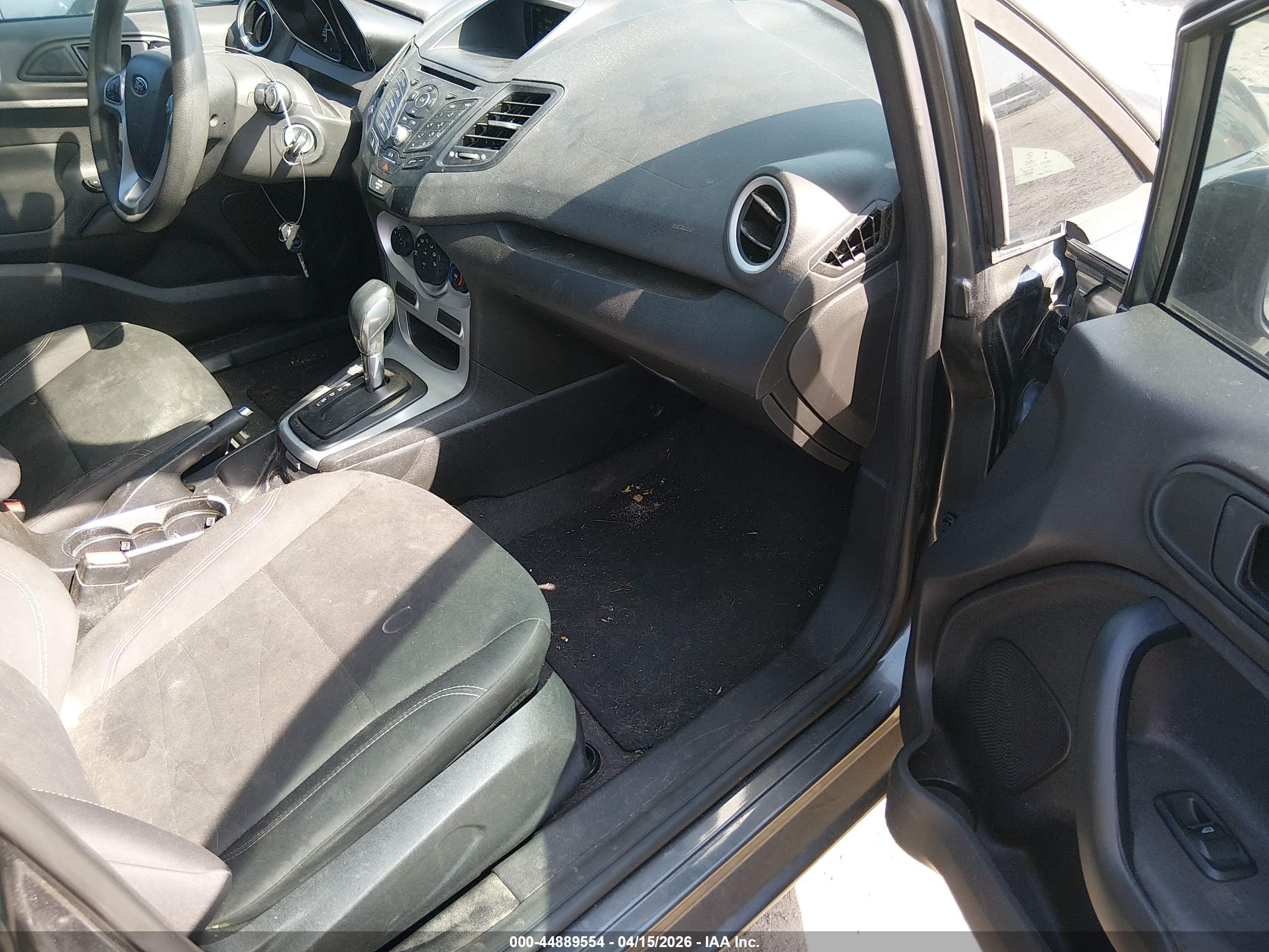 FORD FIESTA image 5
