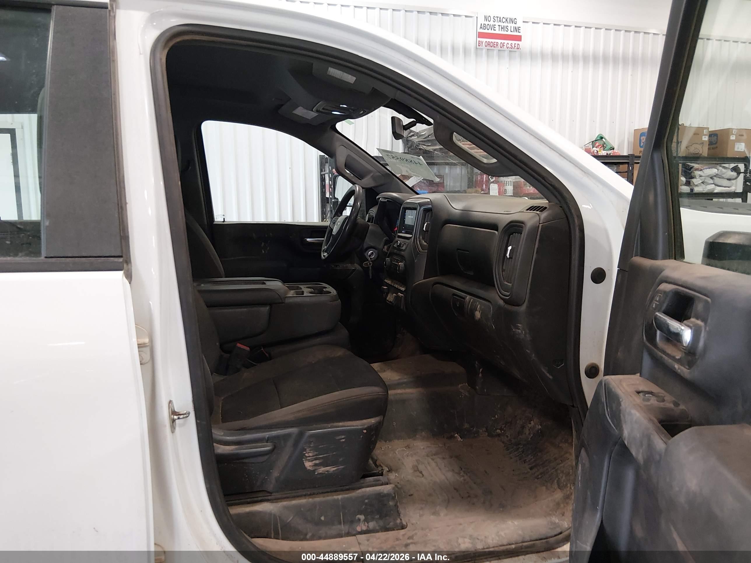 CHEVROLET SILVERADO image 5