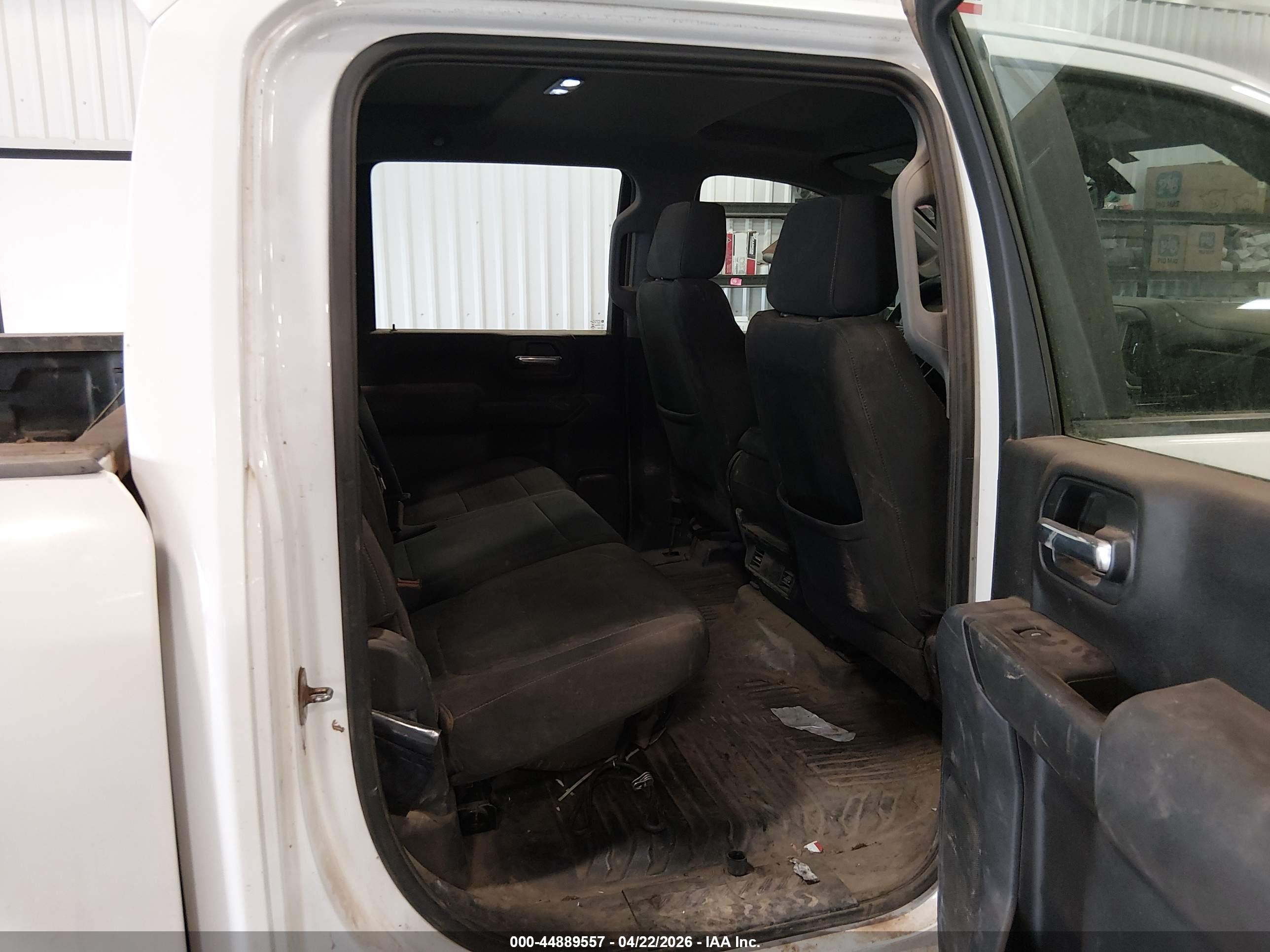 CHEVROLET SILVERADO image 8
