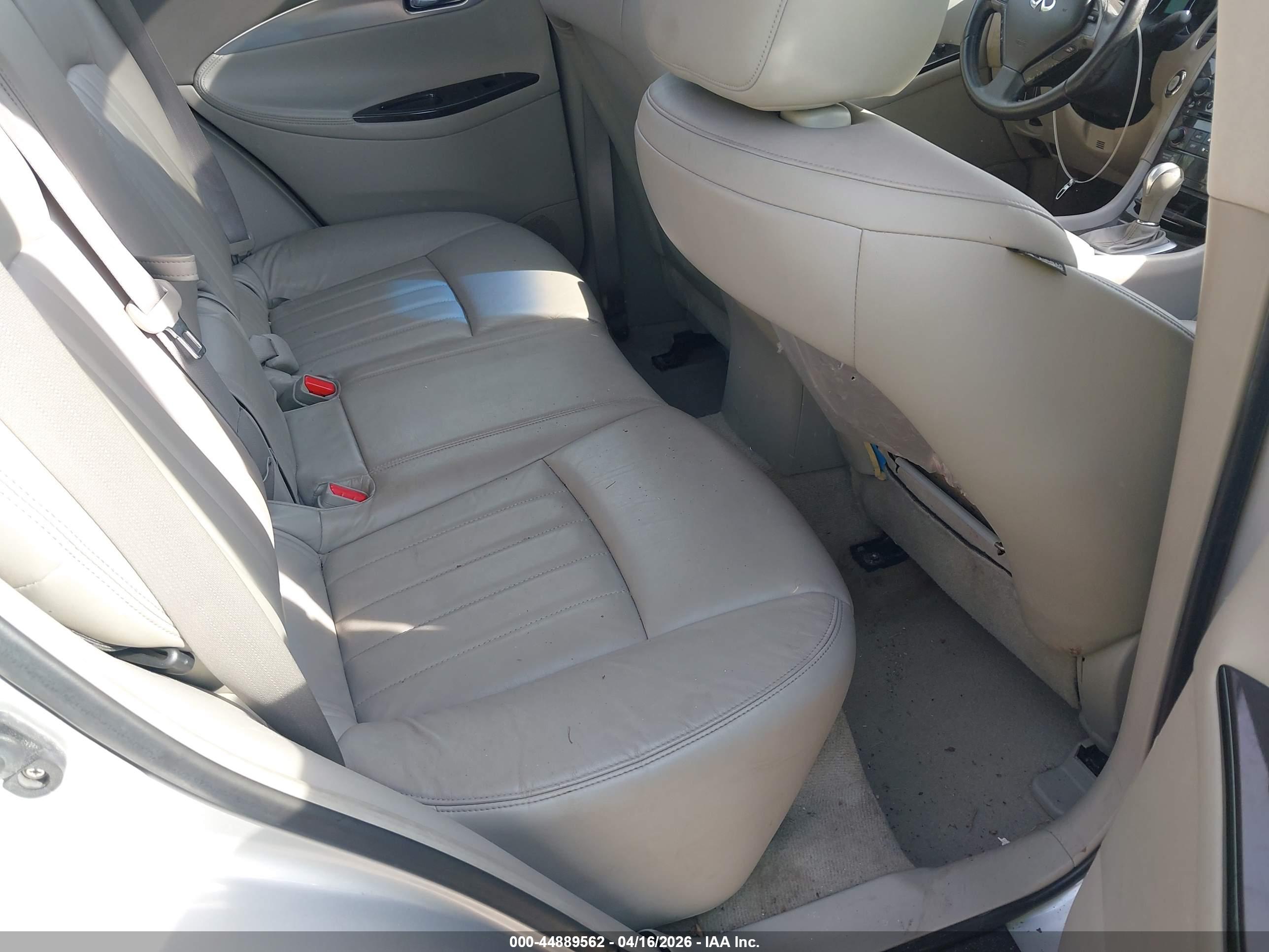 INFINITI EX35 image 8
