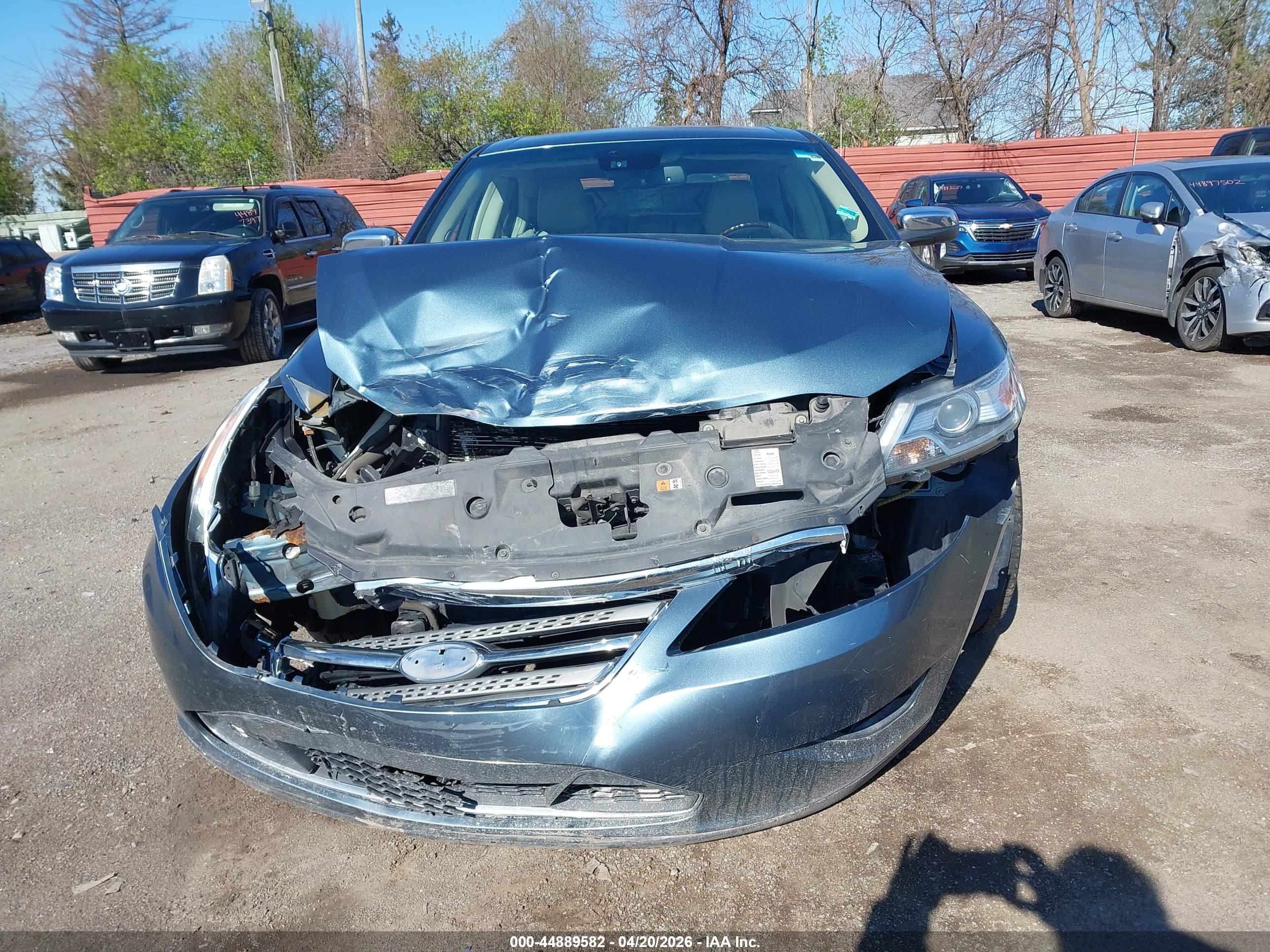 FORD TAURUS image 6