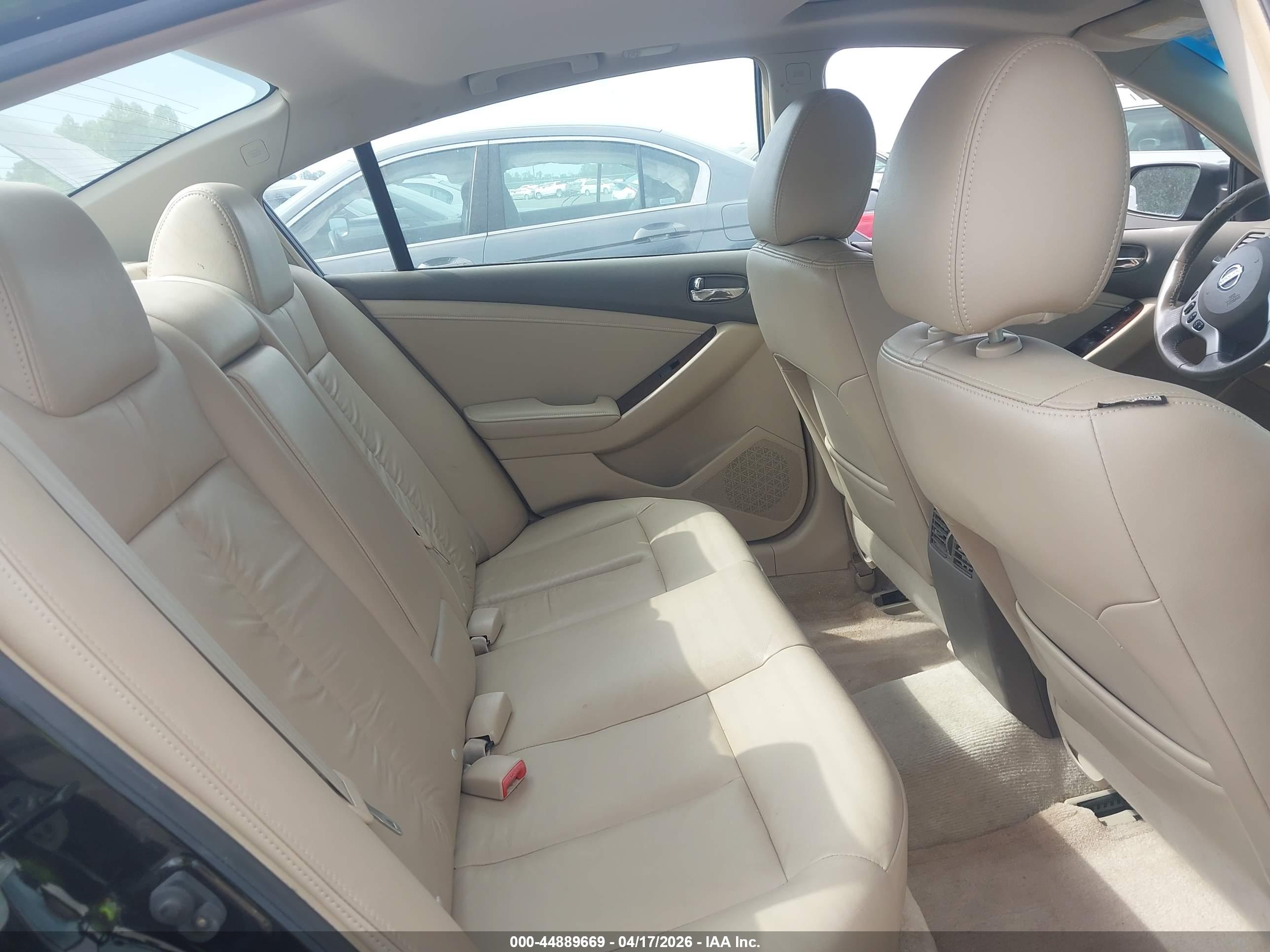 NISSAN ALTIMA image 8