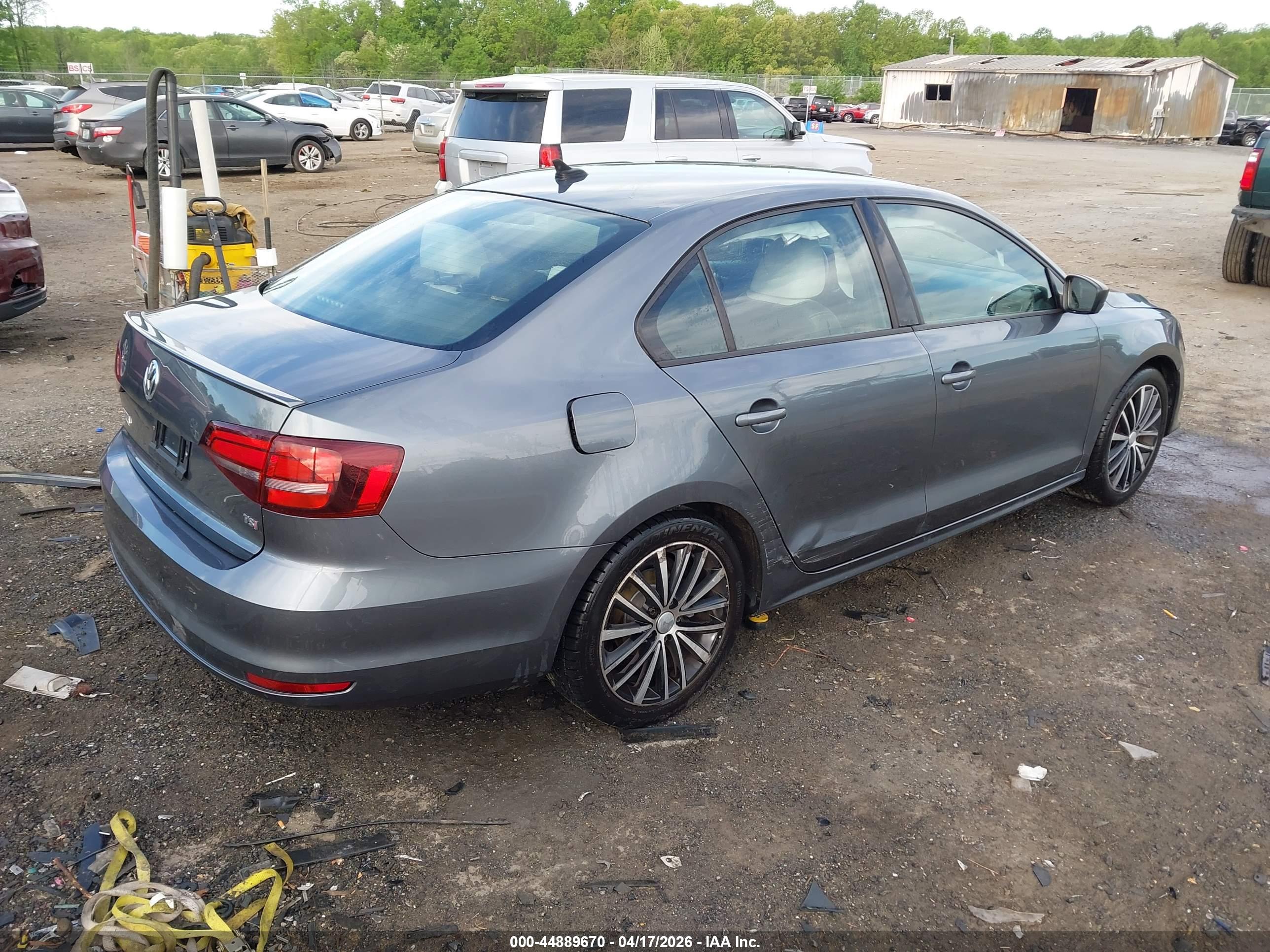VOLKSWAGEN JETTA image 4