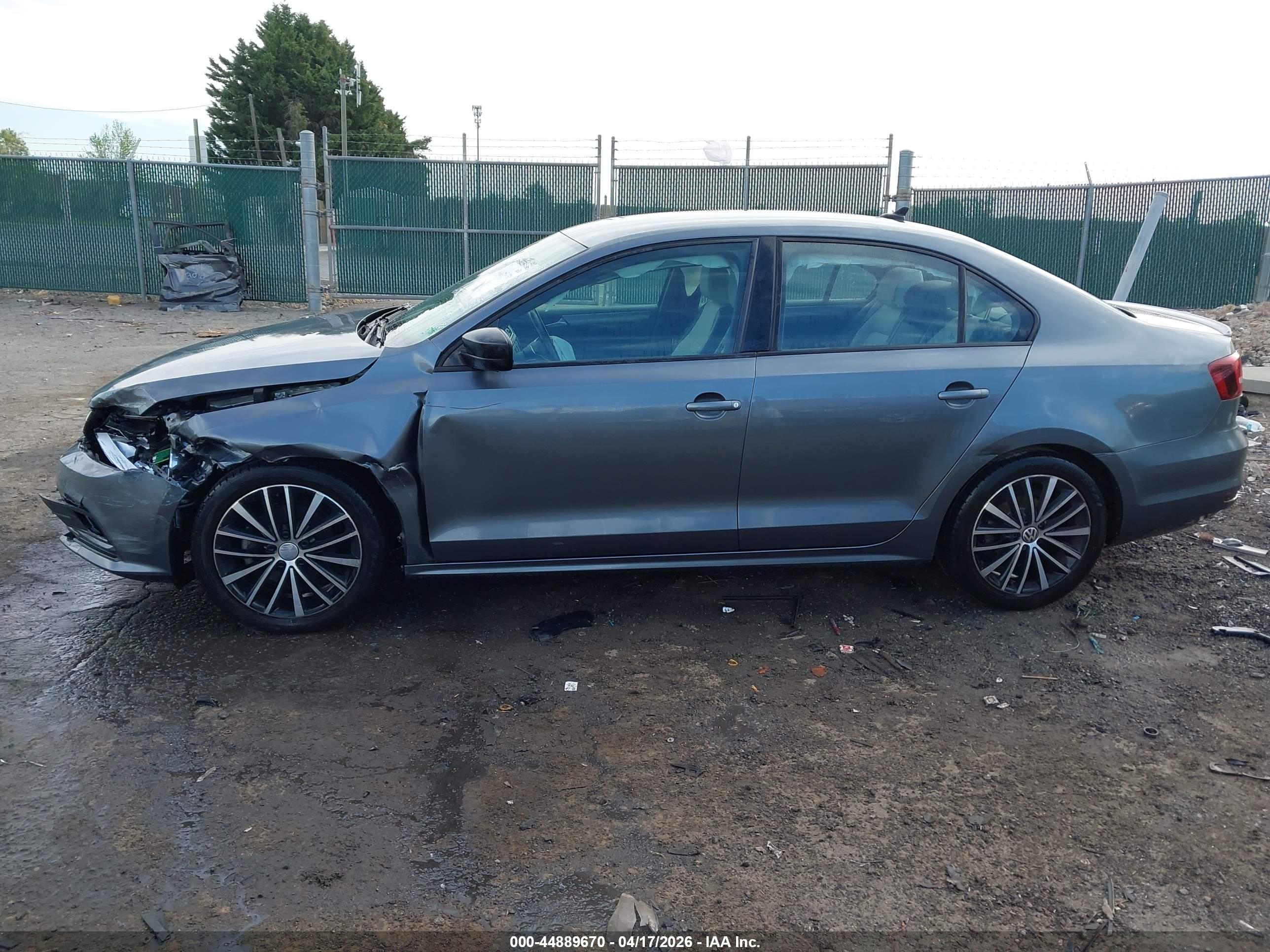 VOLKSWAGEN JETTA image 6