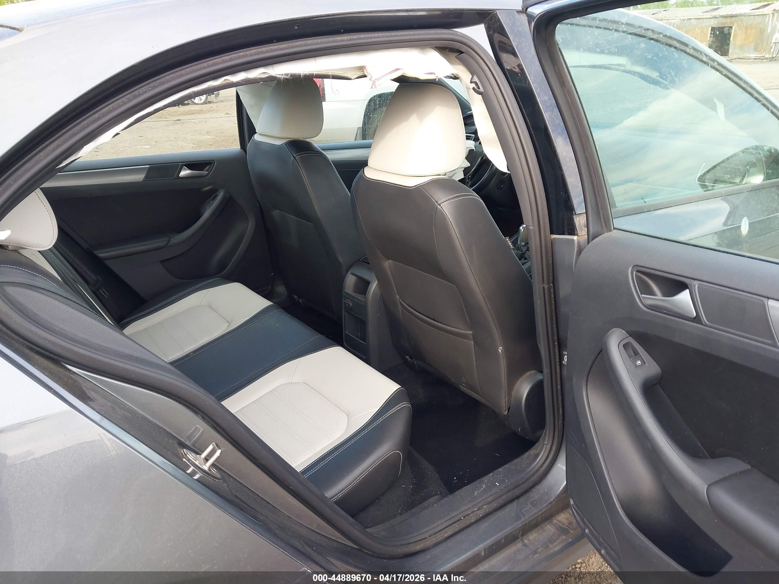 VOLKSWAGEN JETTA image 8