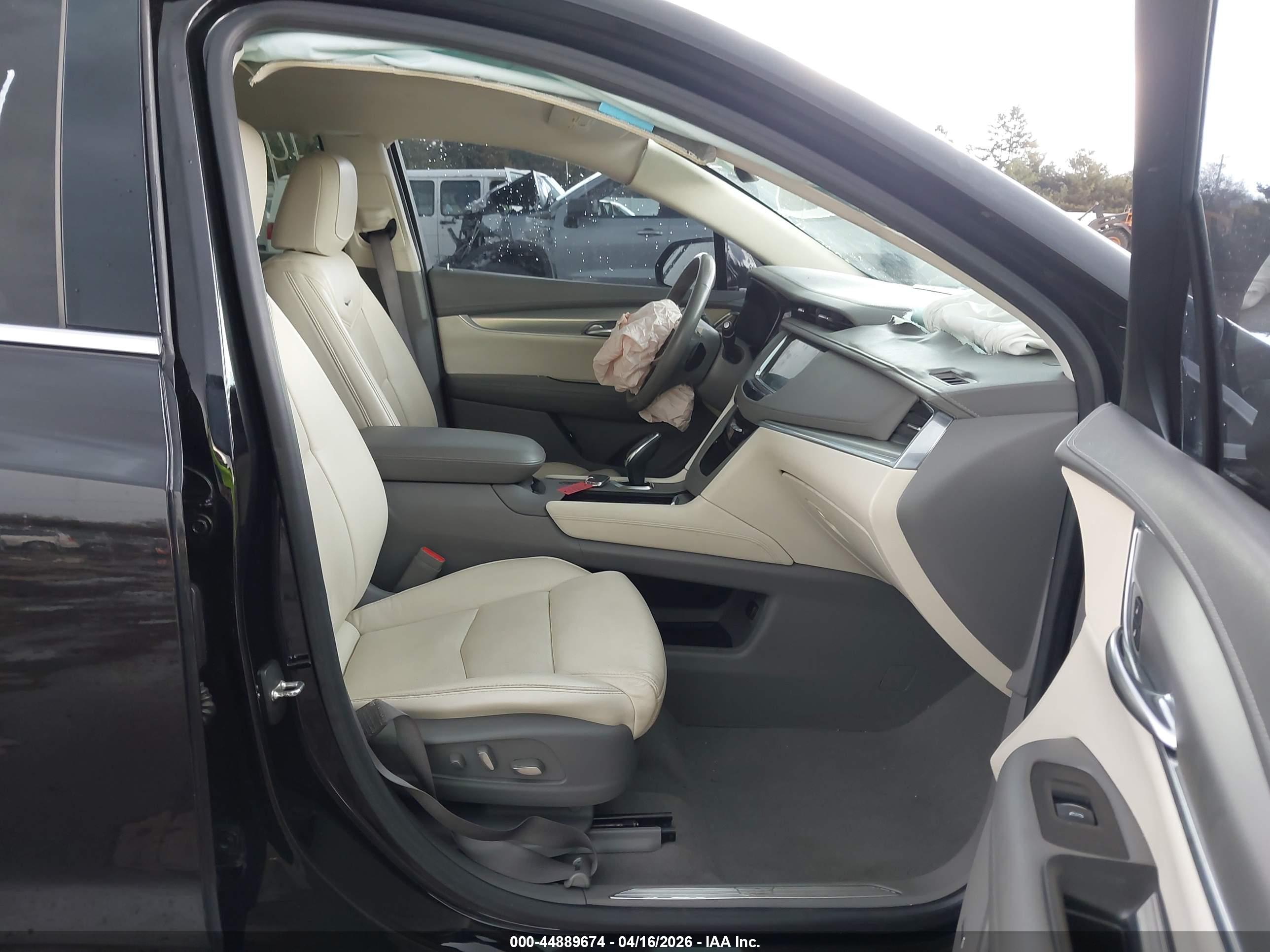 CADILLAC XT5 image 5