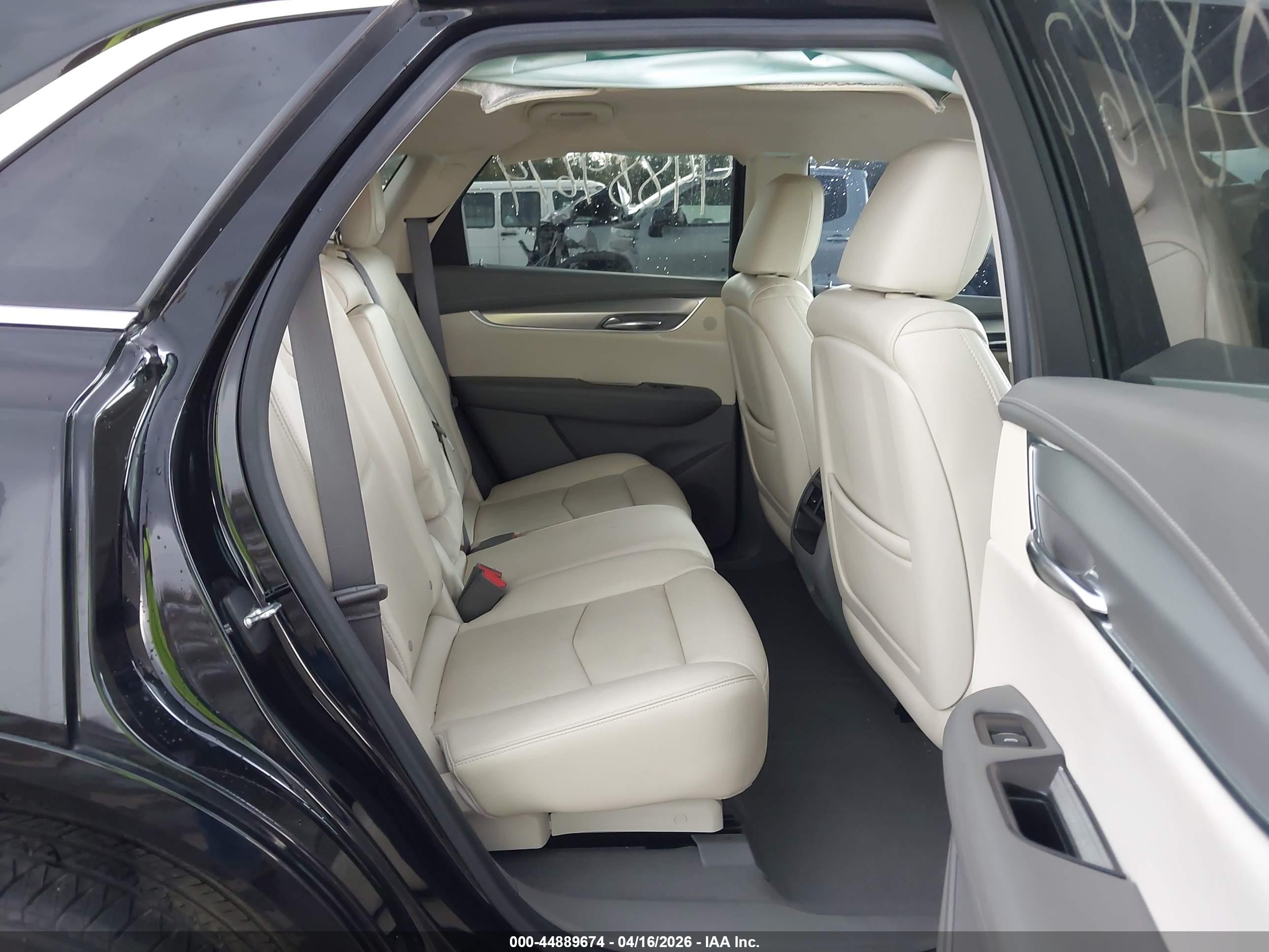 CADILLAC XT5 image 8